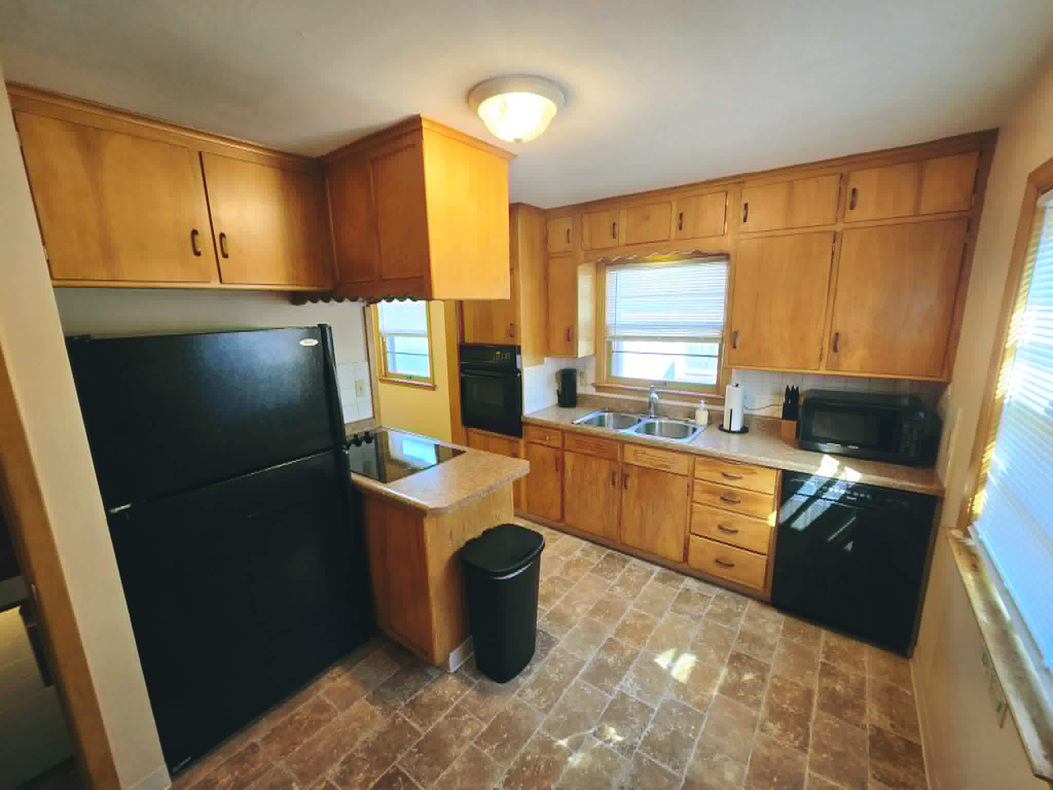 Spacious 3-bed townhome, photo 2