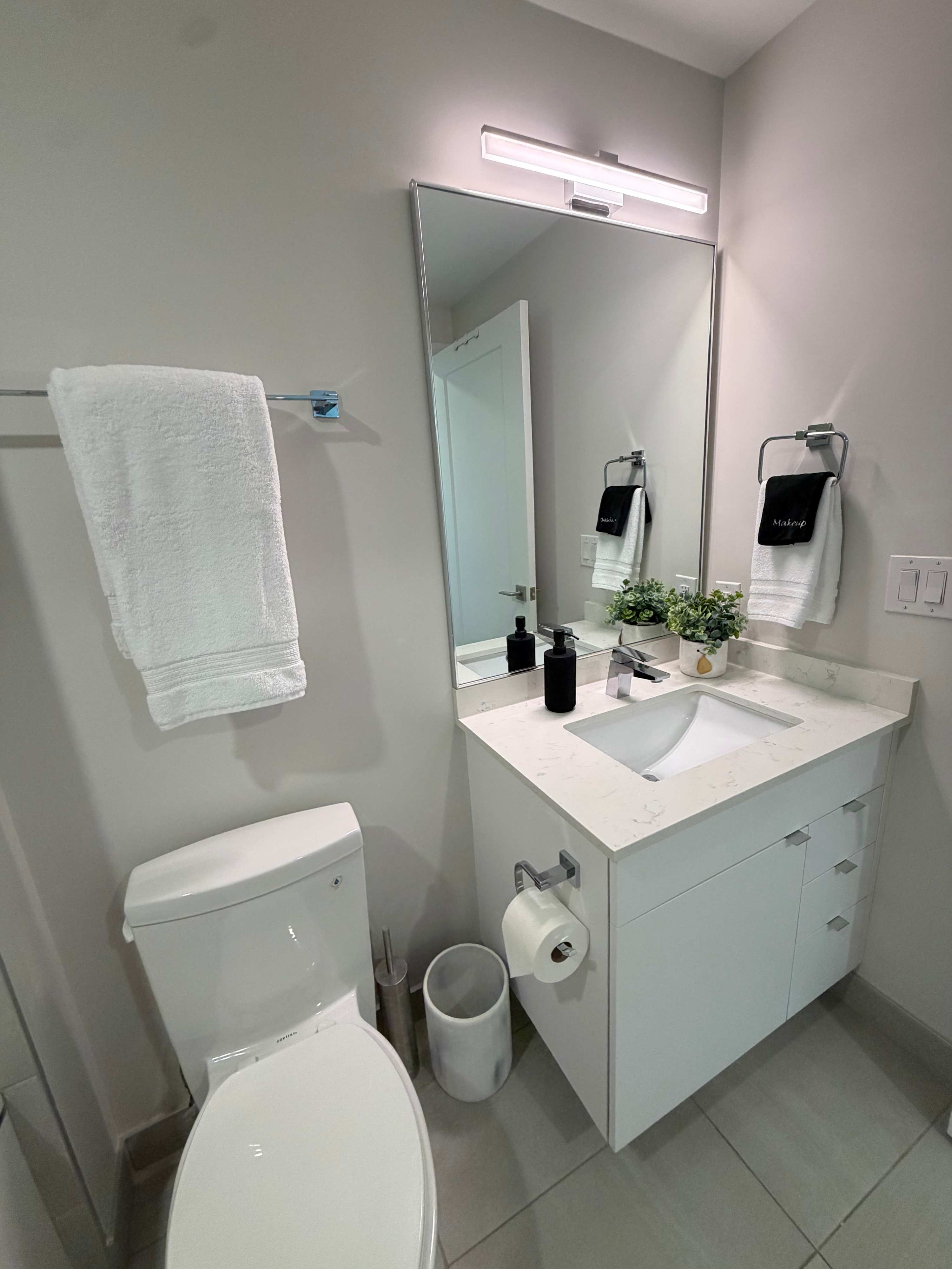 Modern 1 BR with waterview and 6 appliances