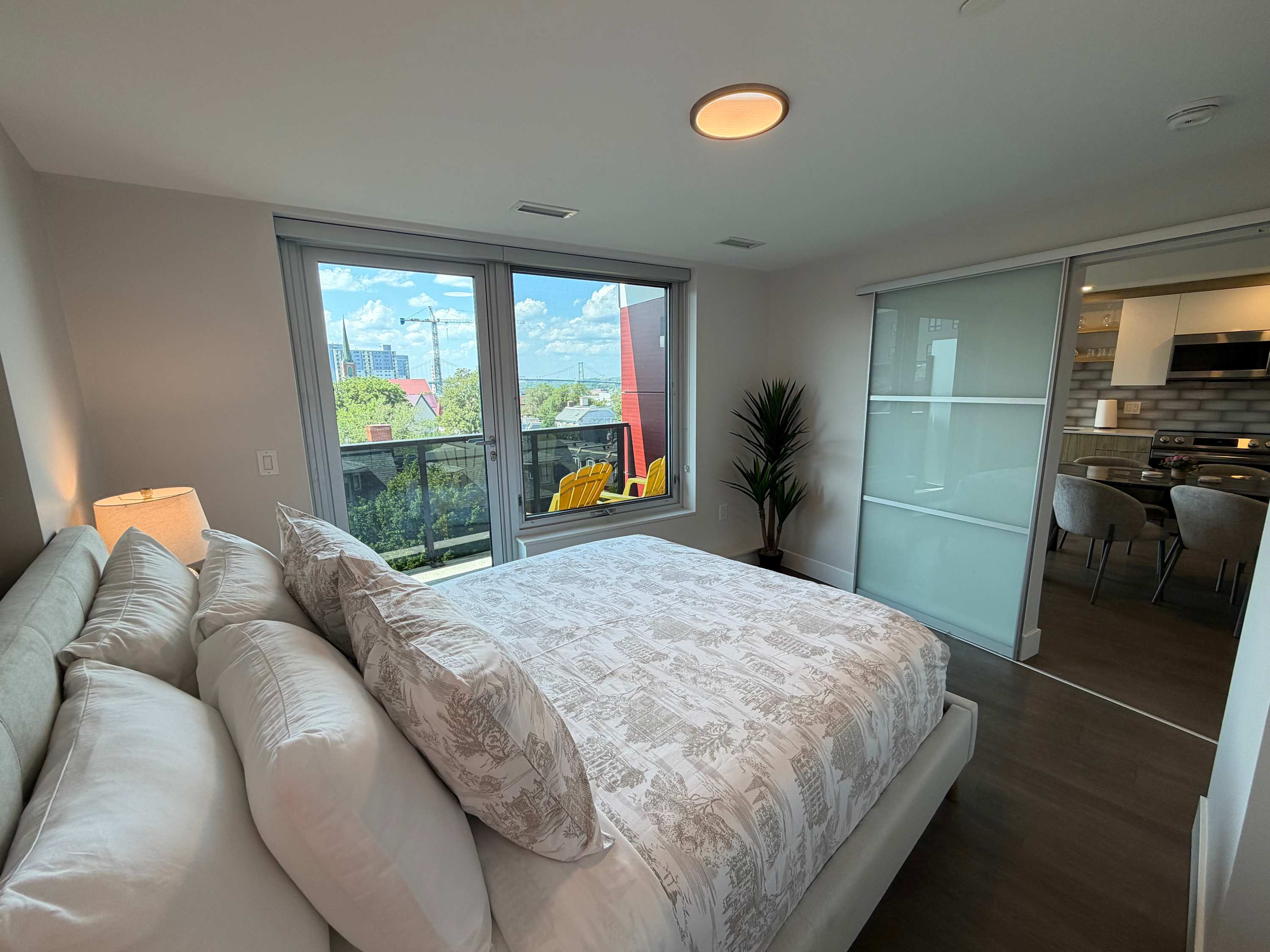Modern 1 BR with waterview and 6 appliances