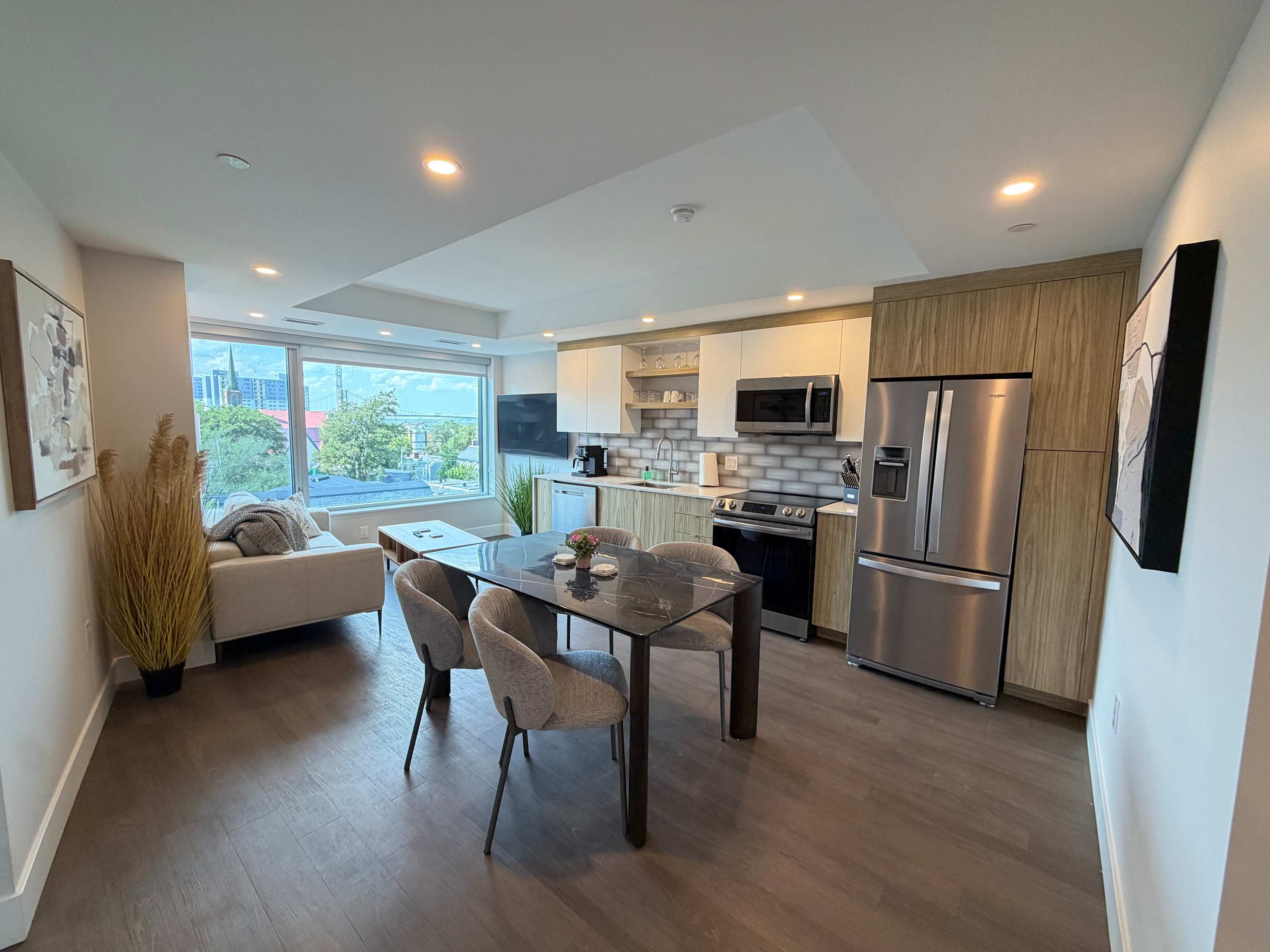 Modern 1 BR with waterview and 6 appliances