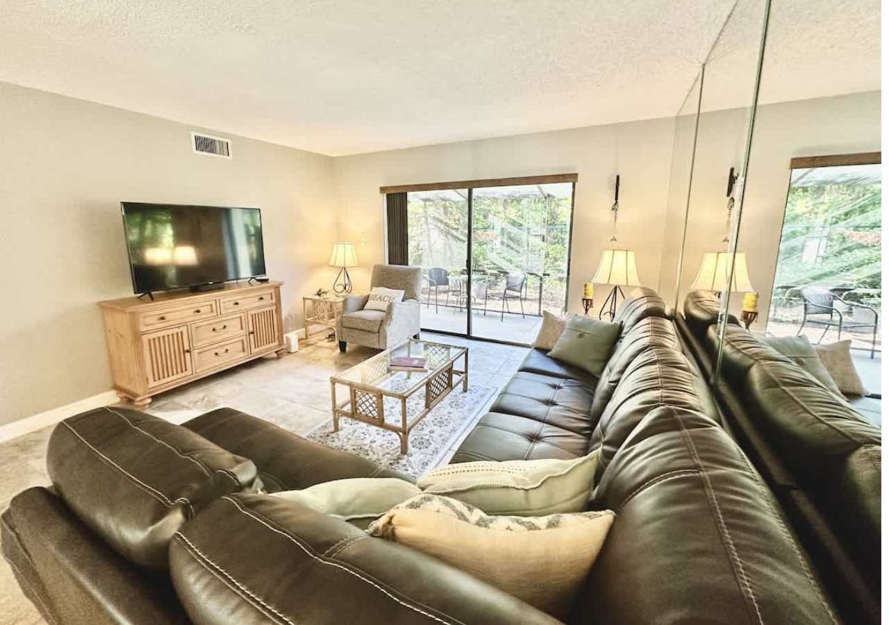 Ground-Floor Condo Walk to Beach