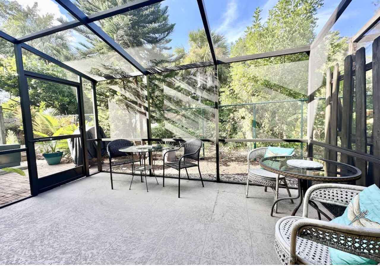 Ground-Floor Condo Walk to Beach