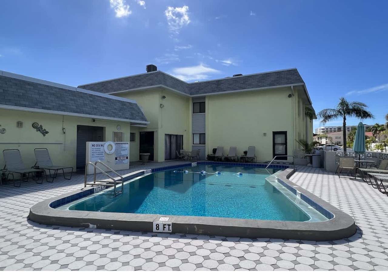 Ground-Floor Condo Walk to Beach