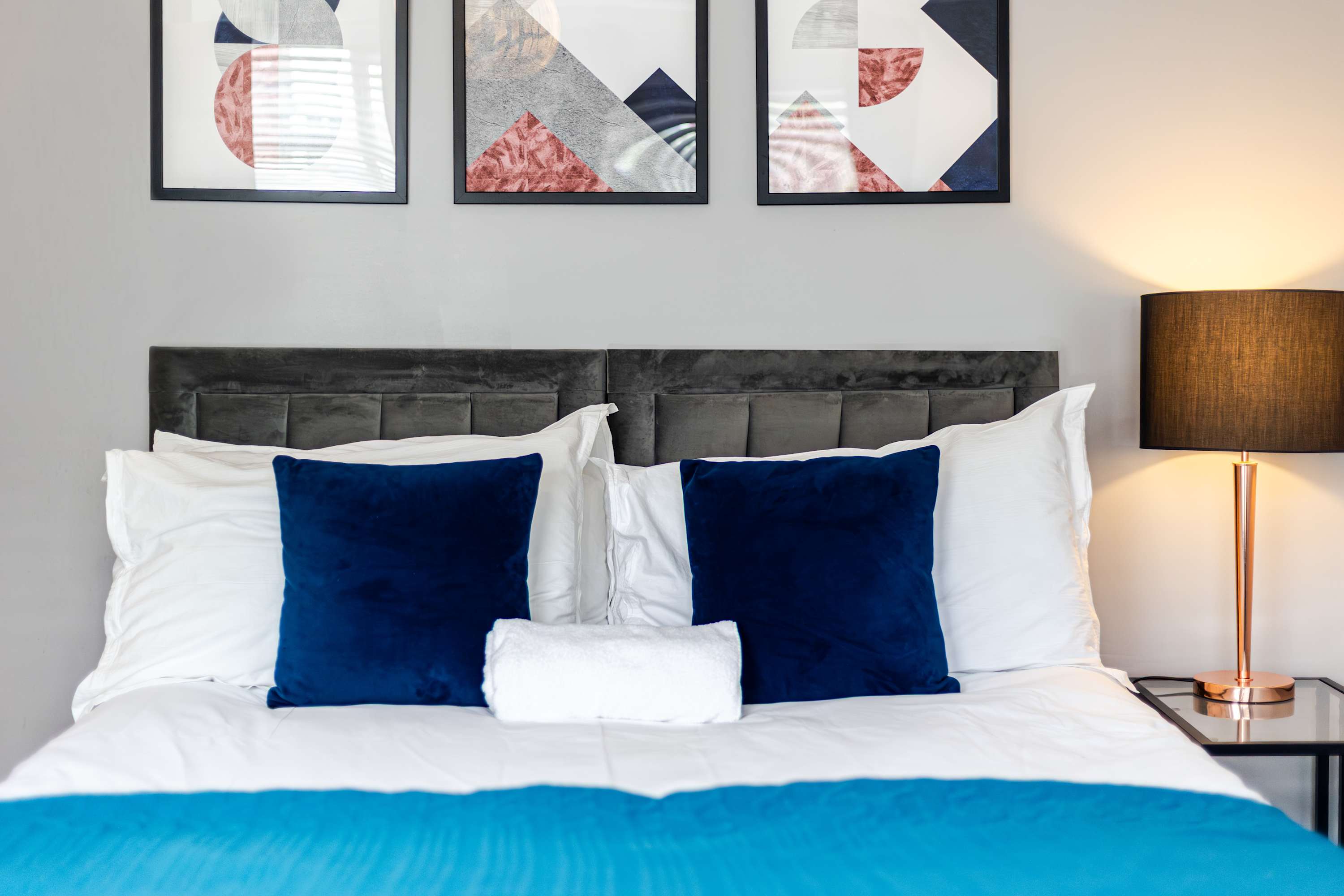Family Haven 5 min to City Centre + 2 free parking in 42 Hacking Street M7 4YD - Property image 19 - VivreStays