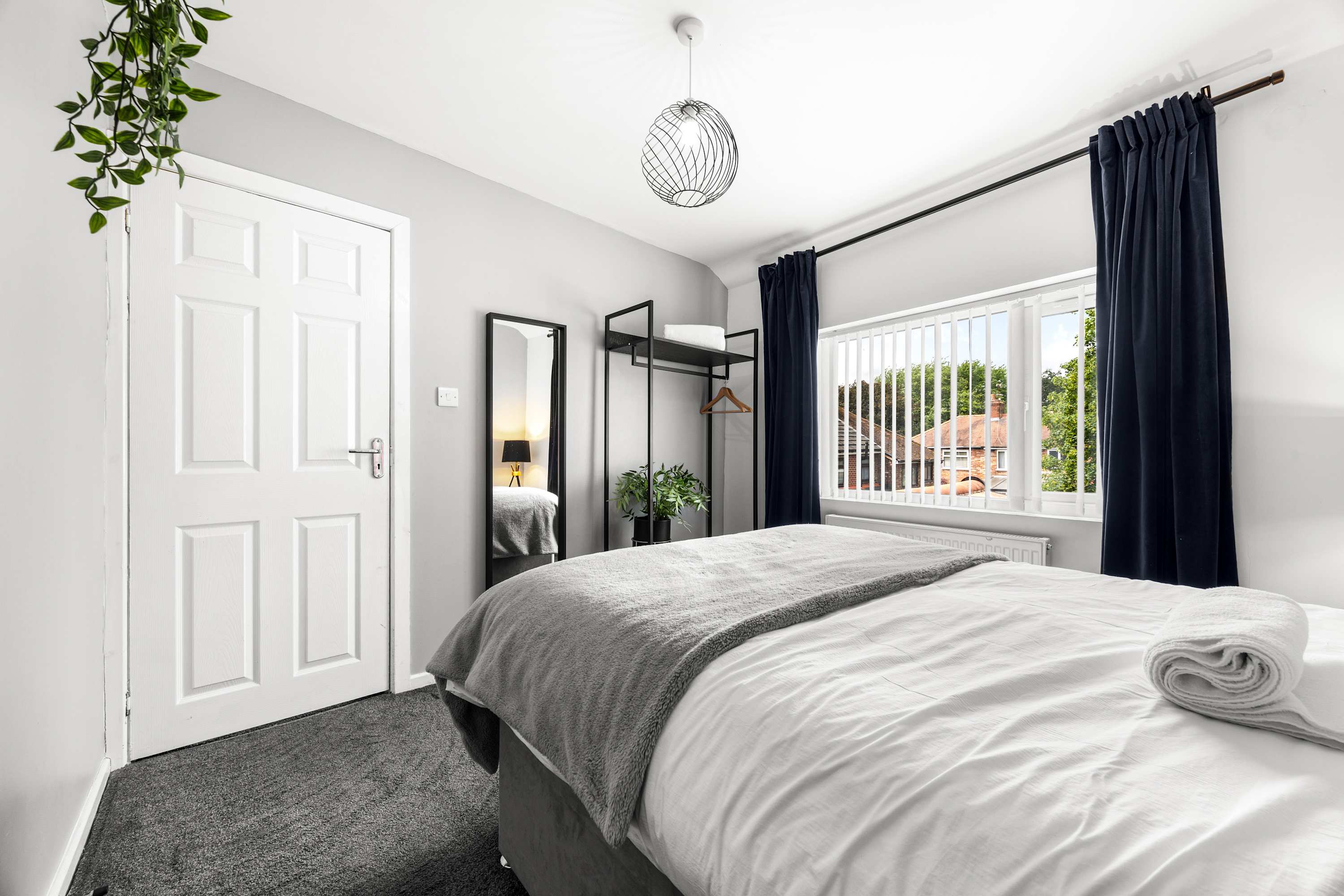 Family Haven 5 min to City Centre + 2 free parking in 42 Hacking Street M7 4YD - Property image 32 - VivreStays