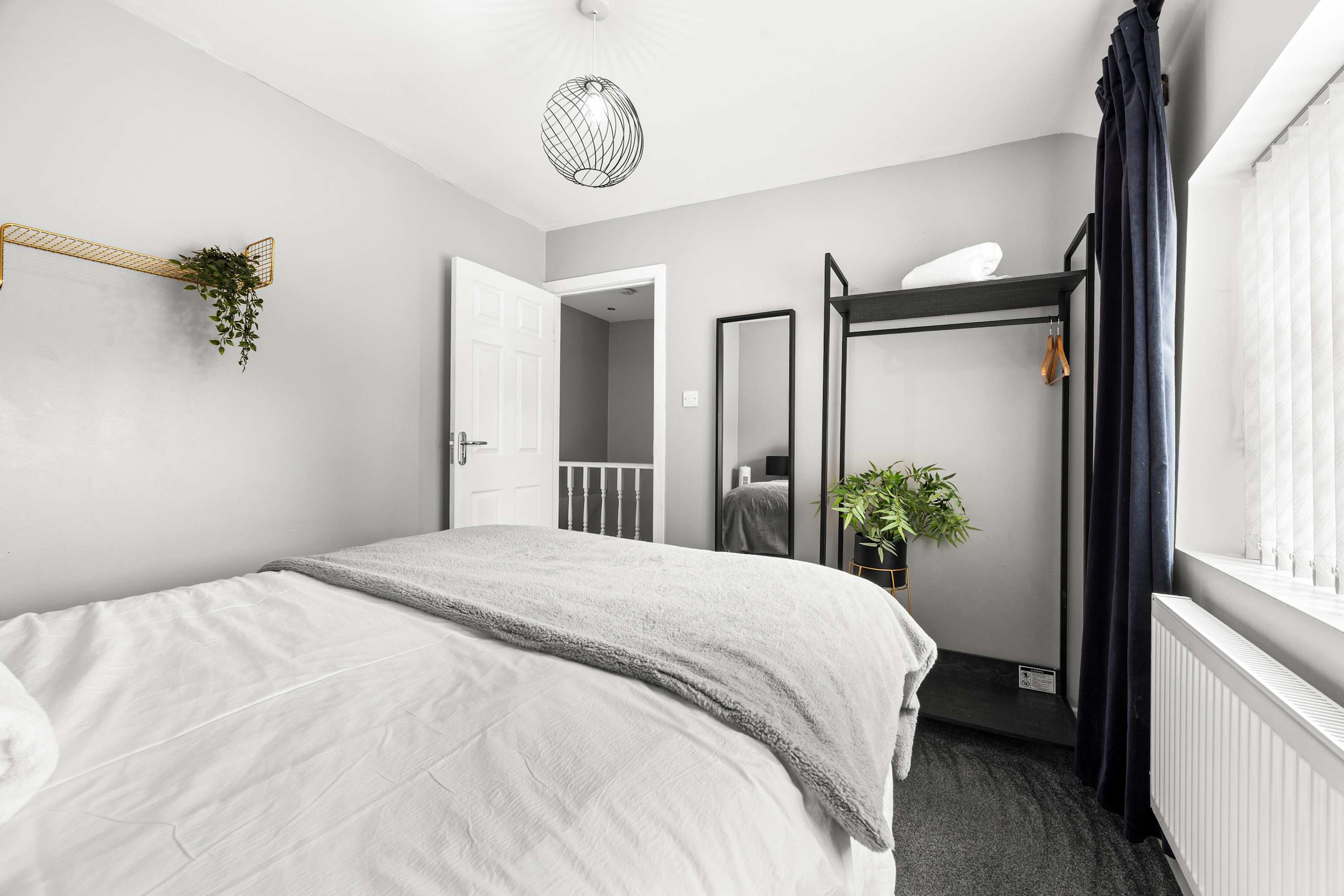 Family Haven 5 min to City Centre + 2 free parking in 42 Hacking Street M7 4YD - Property image 34 - VivreStays