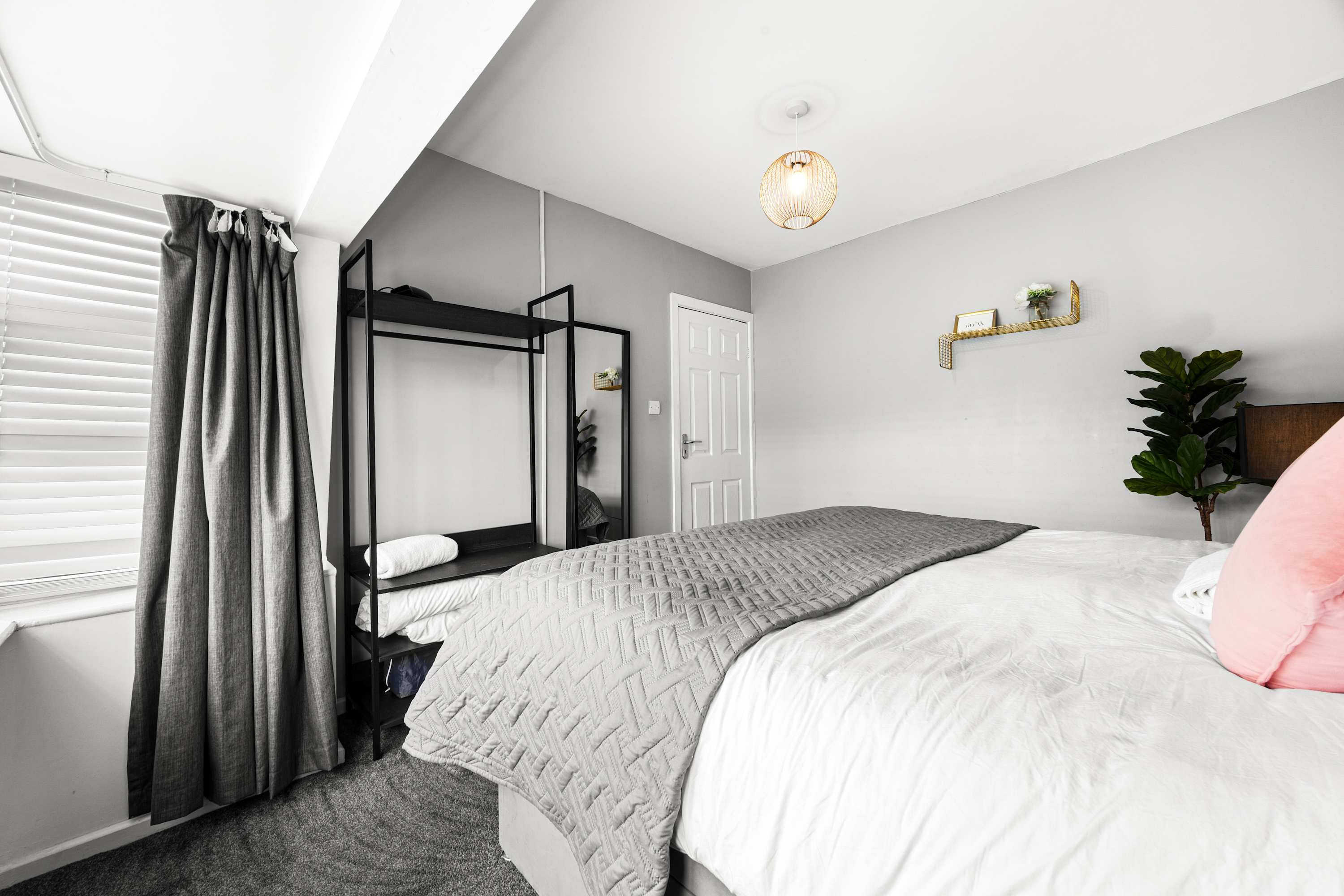 Family Haven 5 min to City Centre + 2 free parking in 42 Hacking Street M7 4YD - Property image 37 - VivreStays