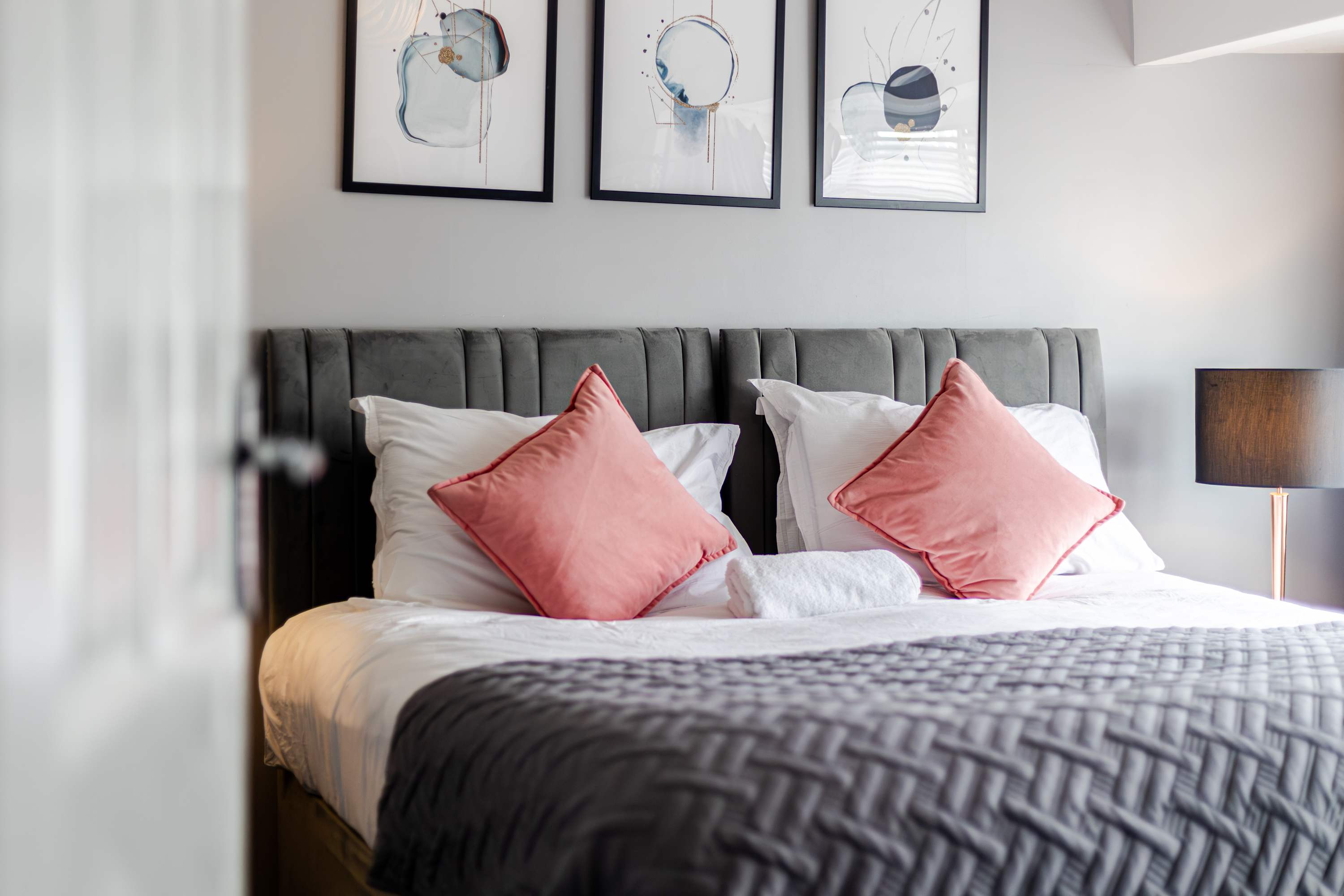 Family Haven 5 min to City Centre + 2 free parking in 42 Hacking Street M7 4YD - Property image 7 - VivreStays