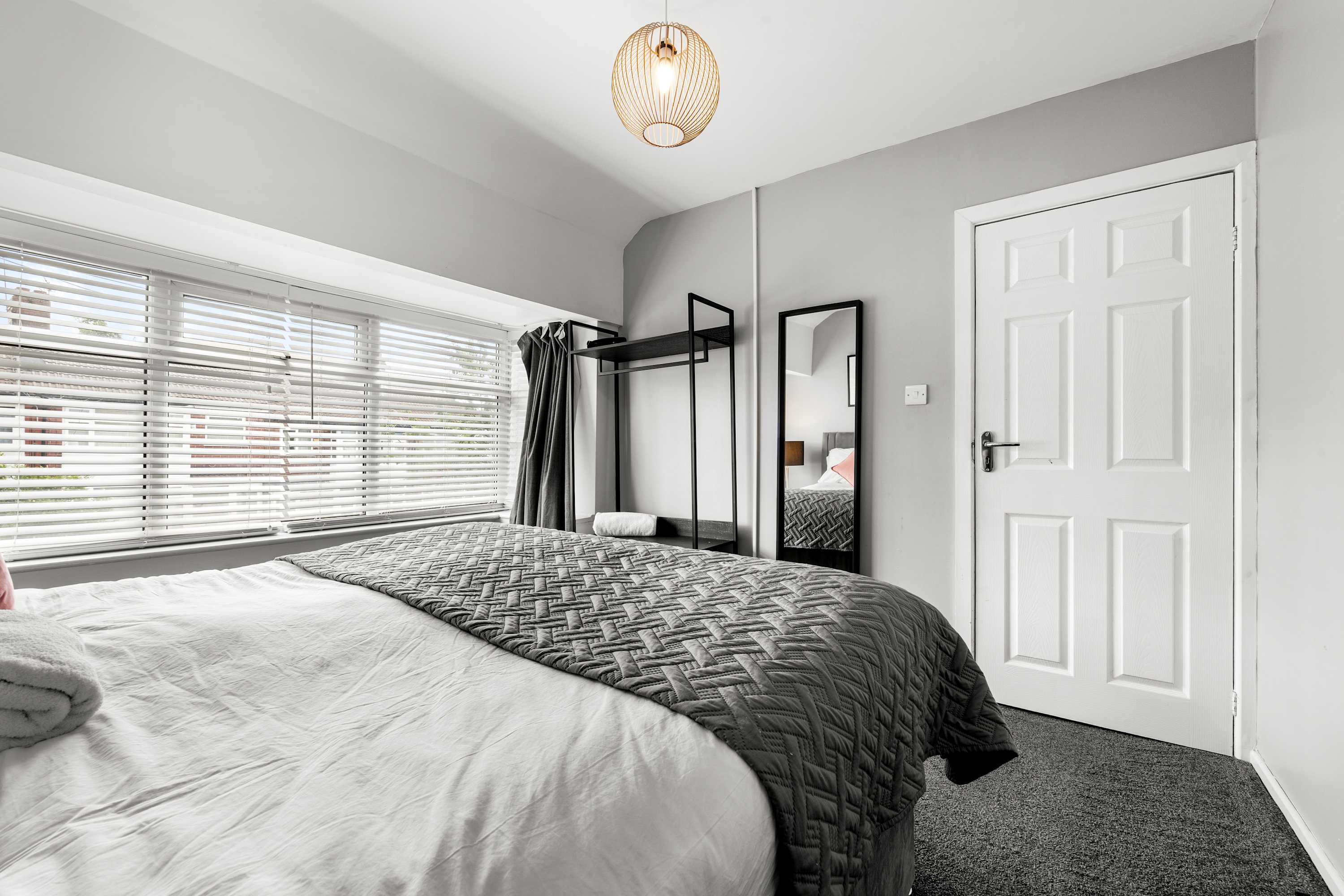 Family Haven 5 min to City Centre + 2 free parking in 42 Hacking Street M7 4YD - Property image 33 - VivreStays