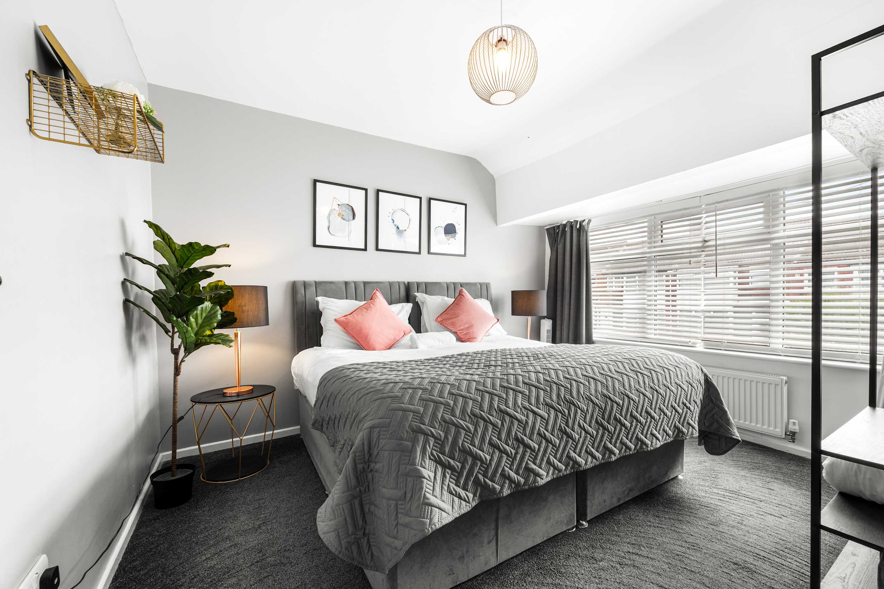 Family Haven 5 min to City Centre + 2 free parking in 42 Hacking Street M7 4YD - Property image 12 - VivreStays