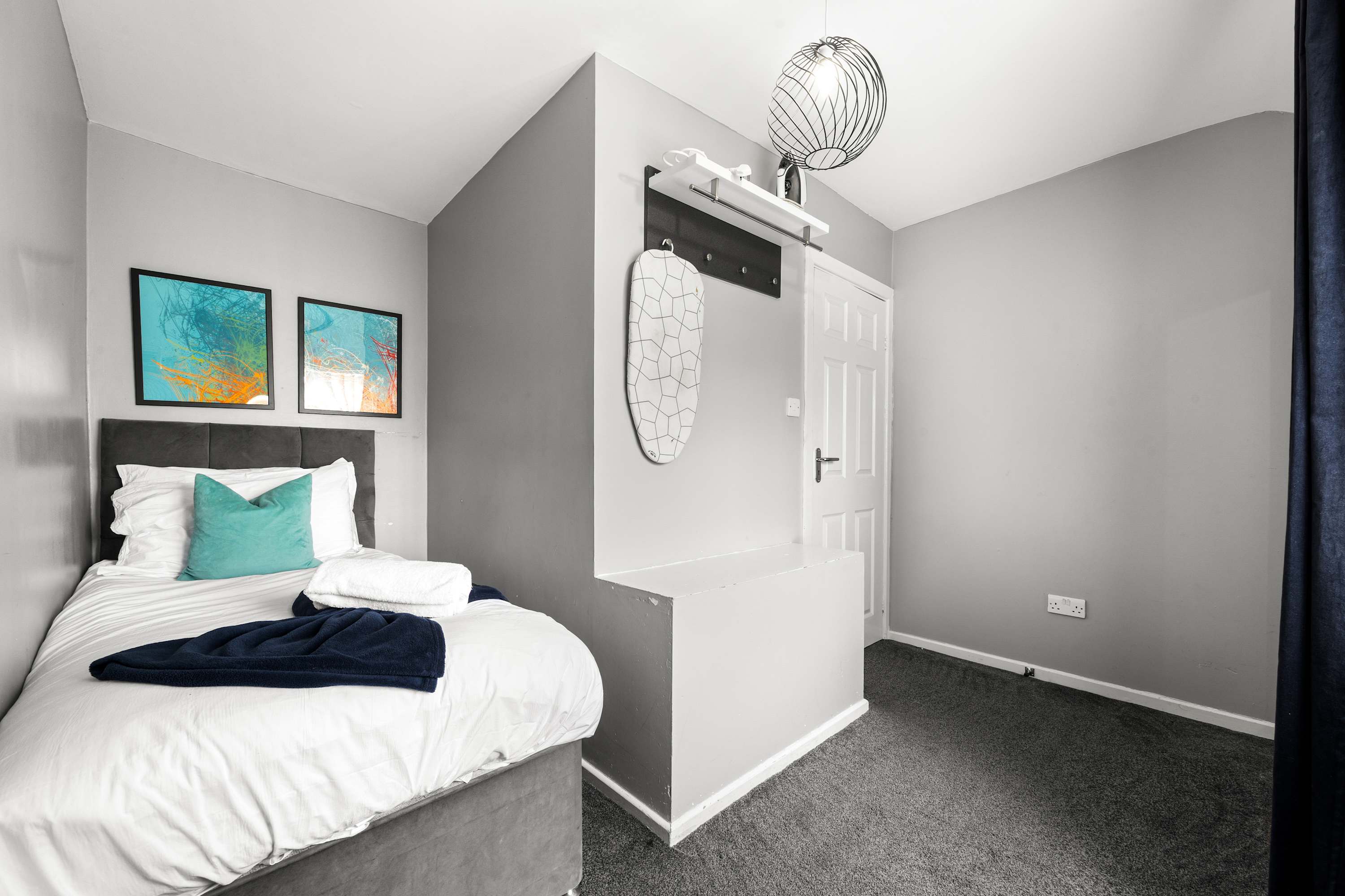 Family Haven 5 min to City Centre + 2 free parking in 42 Hacking Street M7 4YD - Property image 39 - VivreStays
