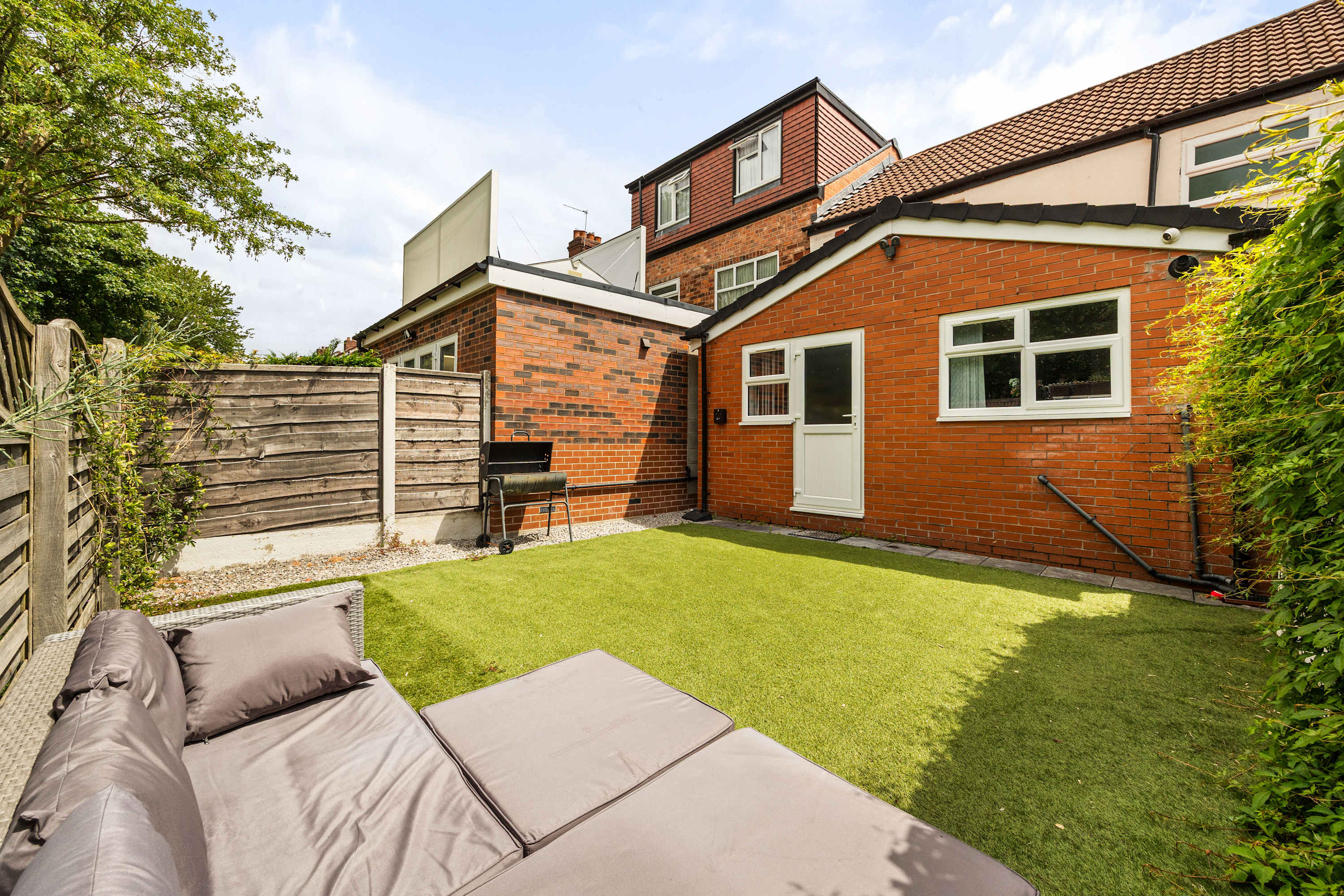 Family Haven 5 min to City Centre + 2 free parking in 42 Hacking Street M7 4YD - Property image 3 - VivreStays