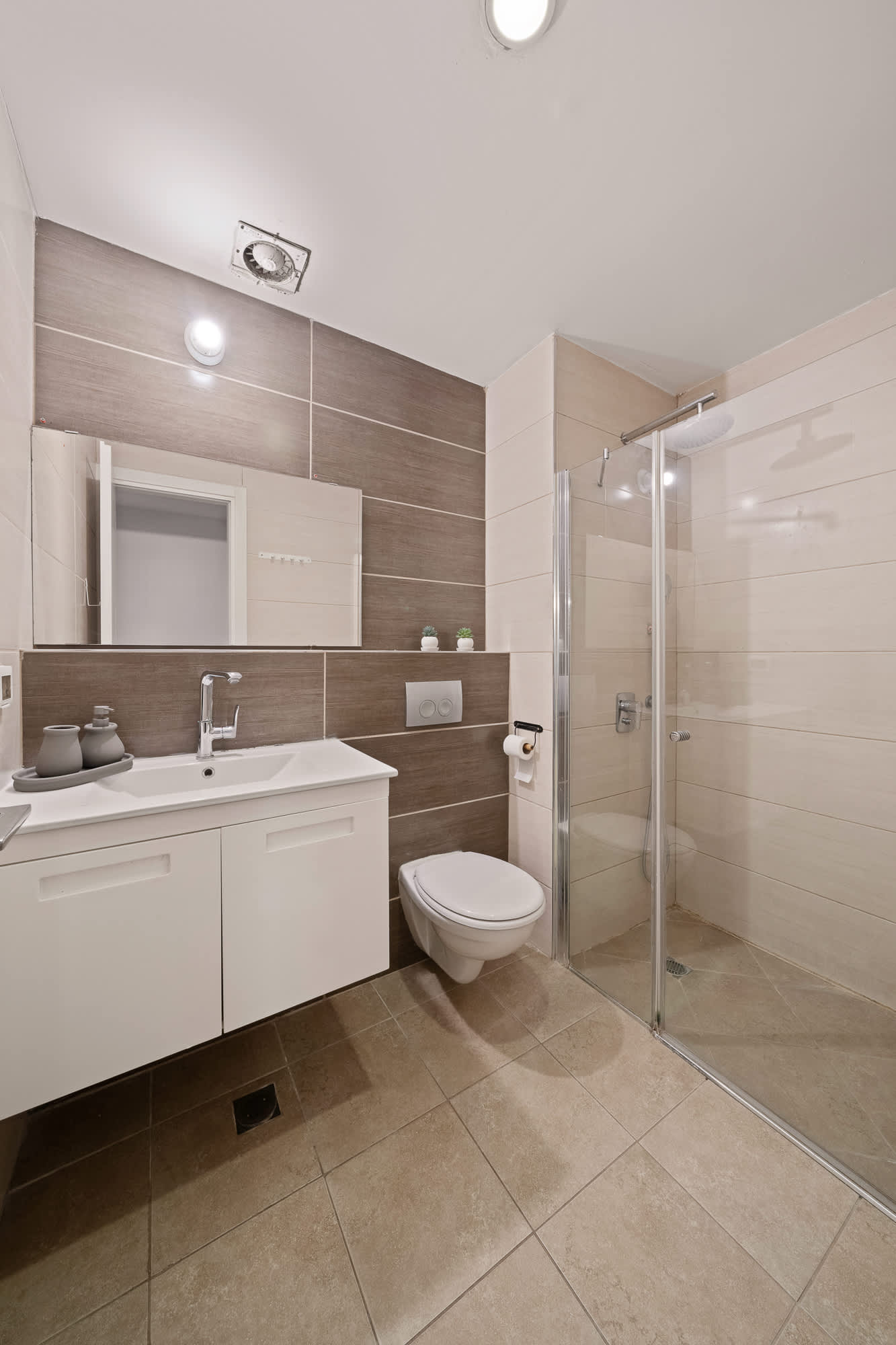 Luxurious 1BDR Terrace Parking in City Central photo 22