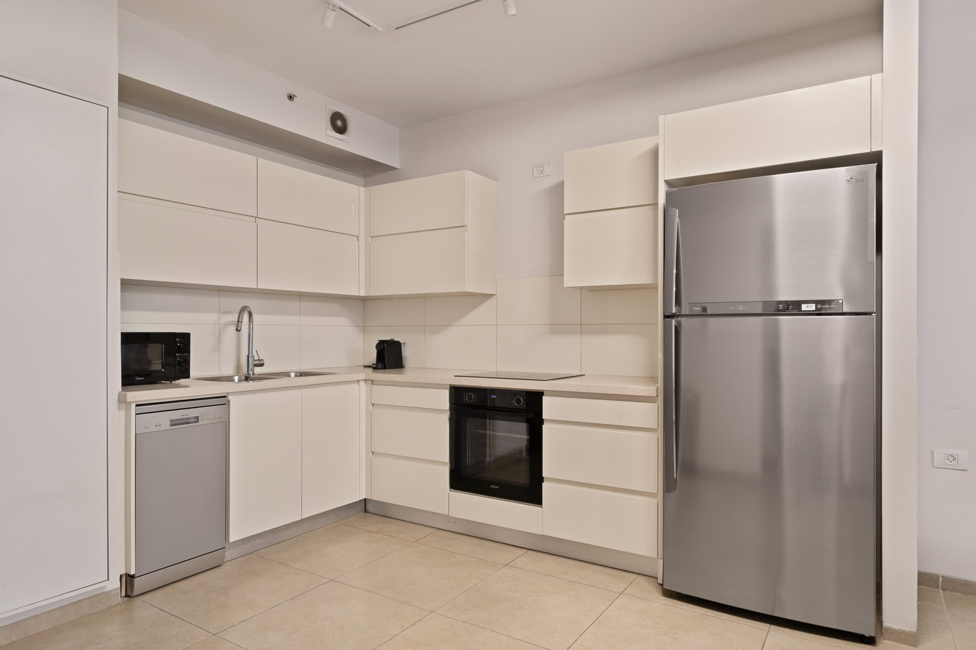 Luxurious 1BDR Terrace Parking in City Central photo 10