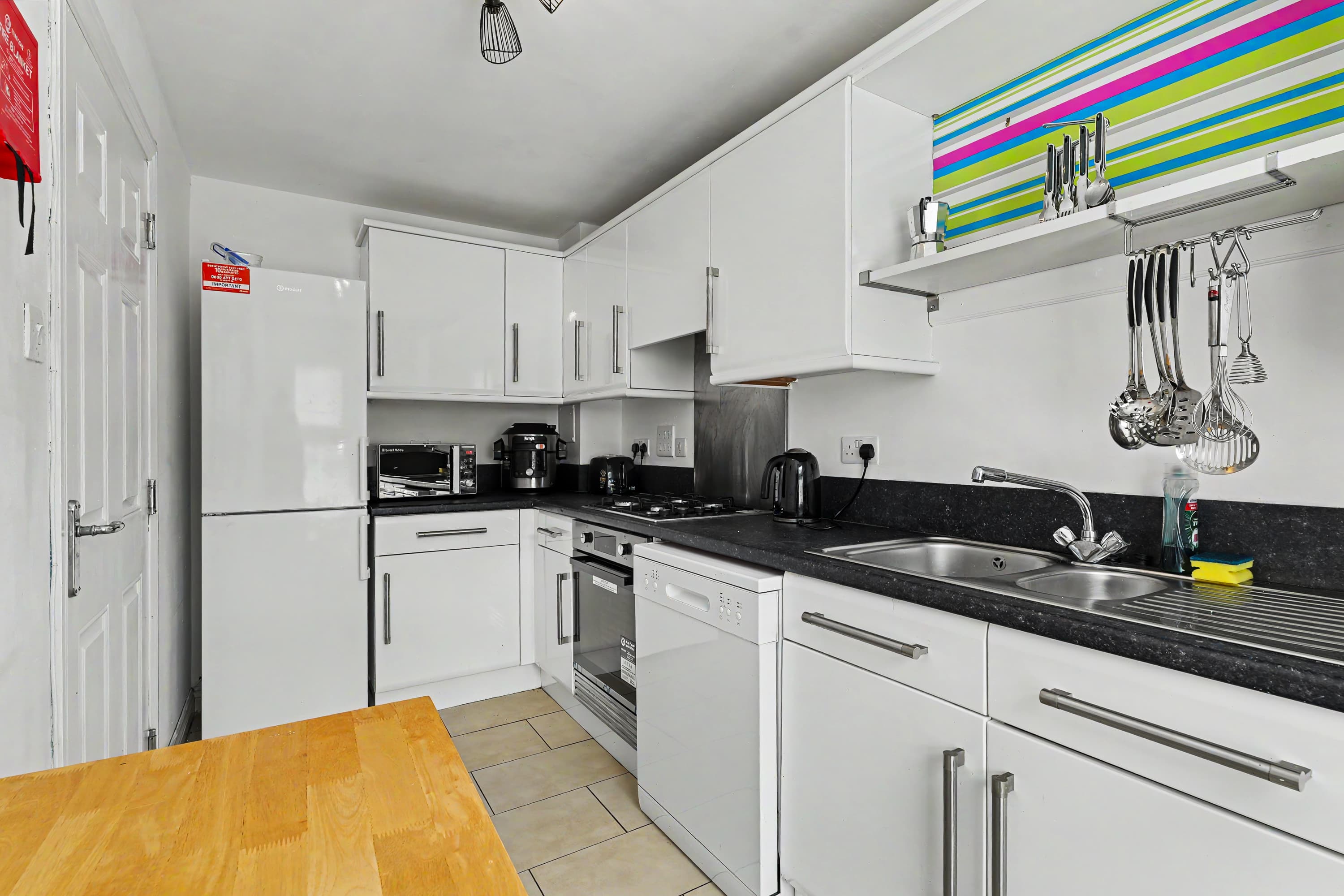 3 Bedroom Family Home in Peaceful Neighbourhood in Hawthorn Avenue 59 G72 7AE - Property image 4 - VivreStays