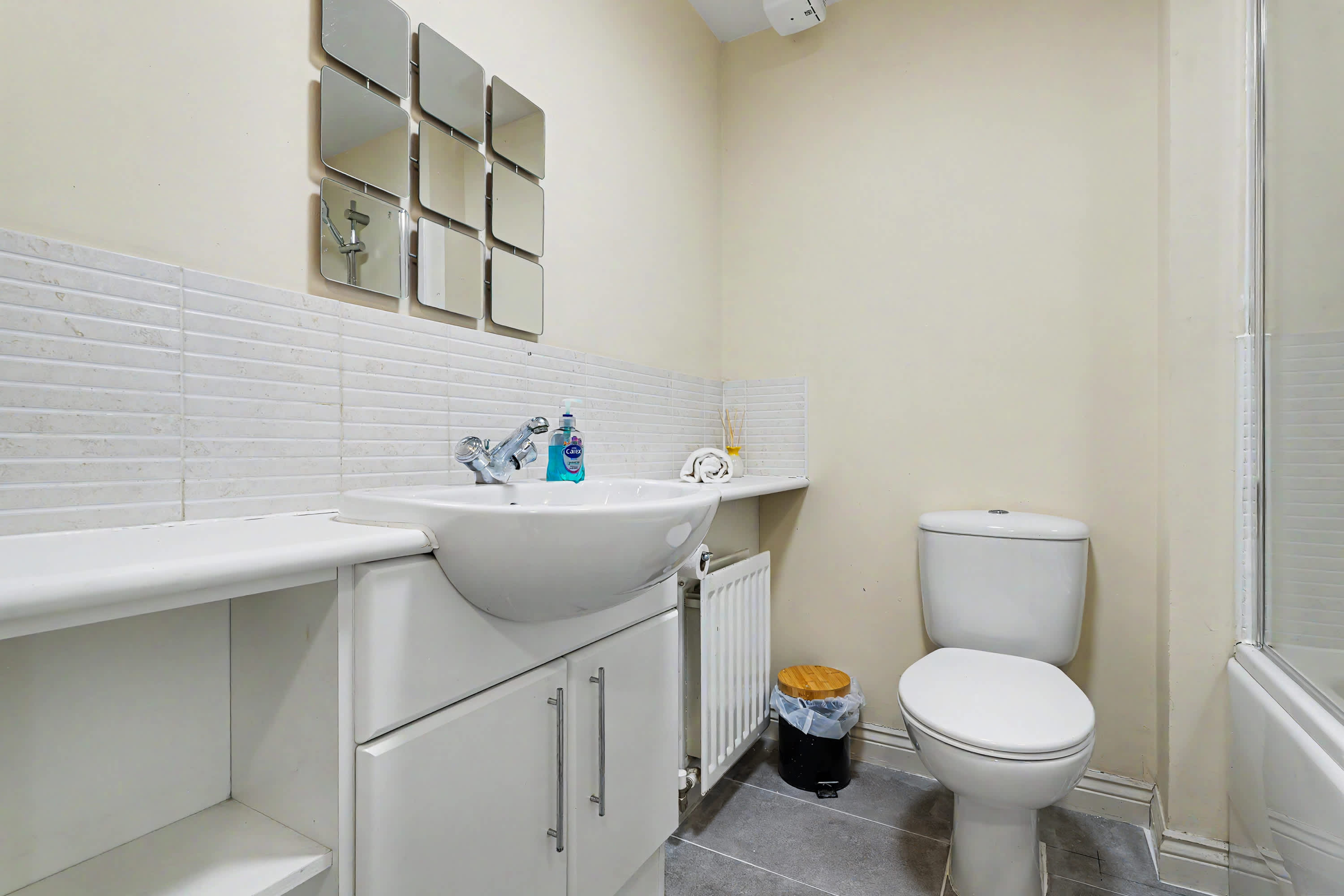 3 Bedroom Family Home in Peaceful Neighbourhood in Hawthorn Avenue 59 G72 7AE - Property image 14 - VivreStays