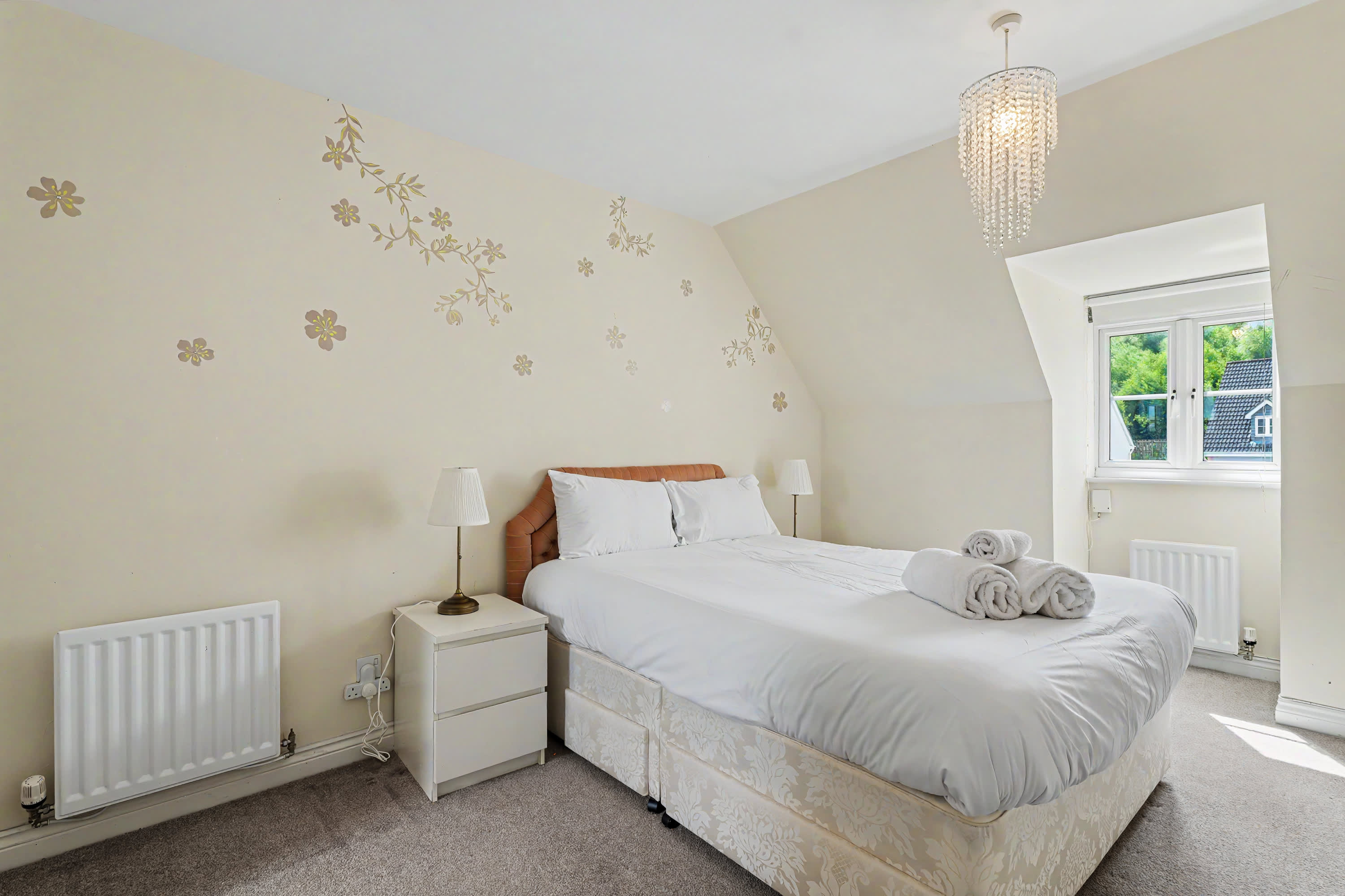 3 Bedroom Family Home in Peaceful Neighbourhood in Hawthorn Avenue 59 G72 7AE - Property image 5 - VivreStays