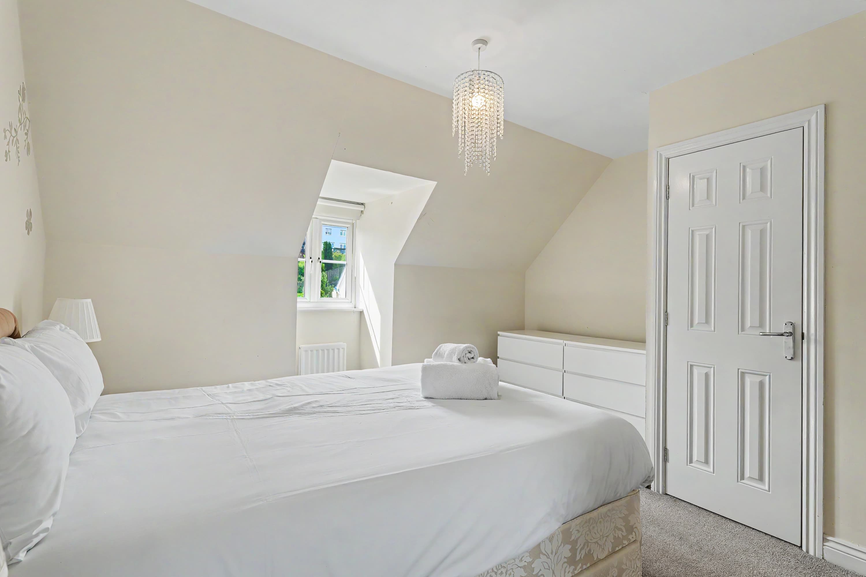 3 Bedroom Family Home in Peaceful Neighbourhood in Hawthorn Avenue 59 G72 7AE - Property image 6 - VivreStays