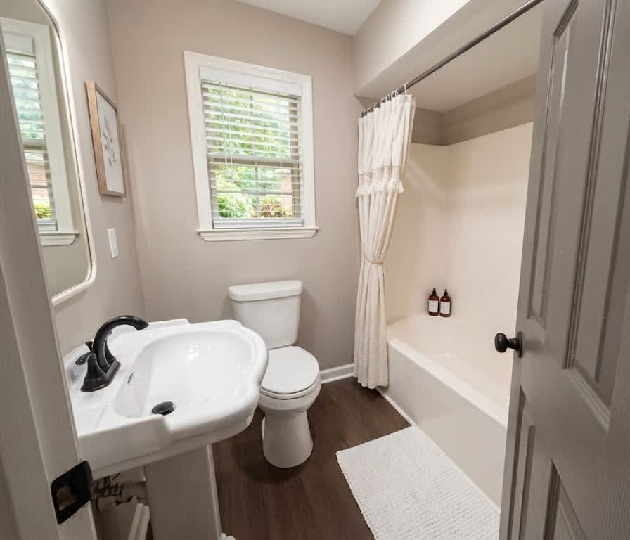 Bathroom (Main Floor)