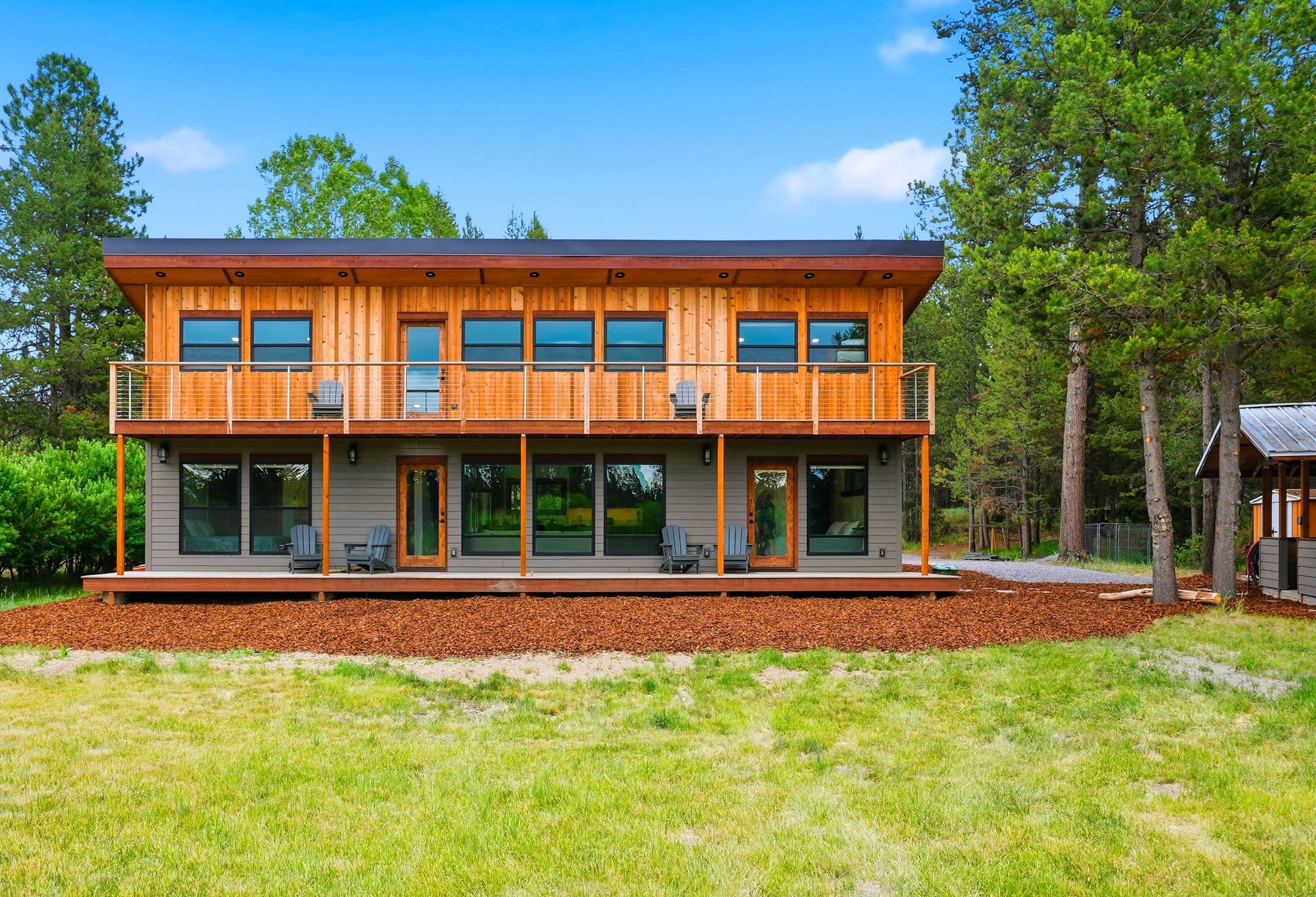 Big Sunsets on Little Deschutes – Your peaceful riverfront escape
