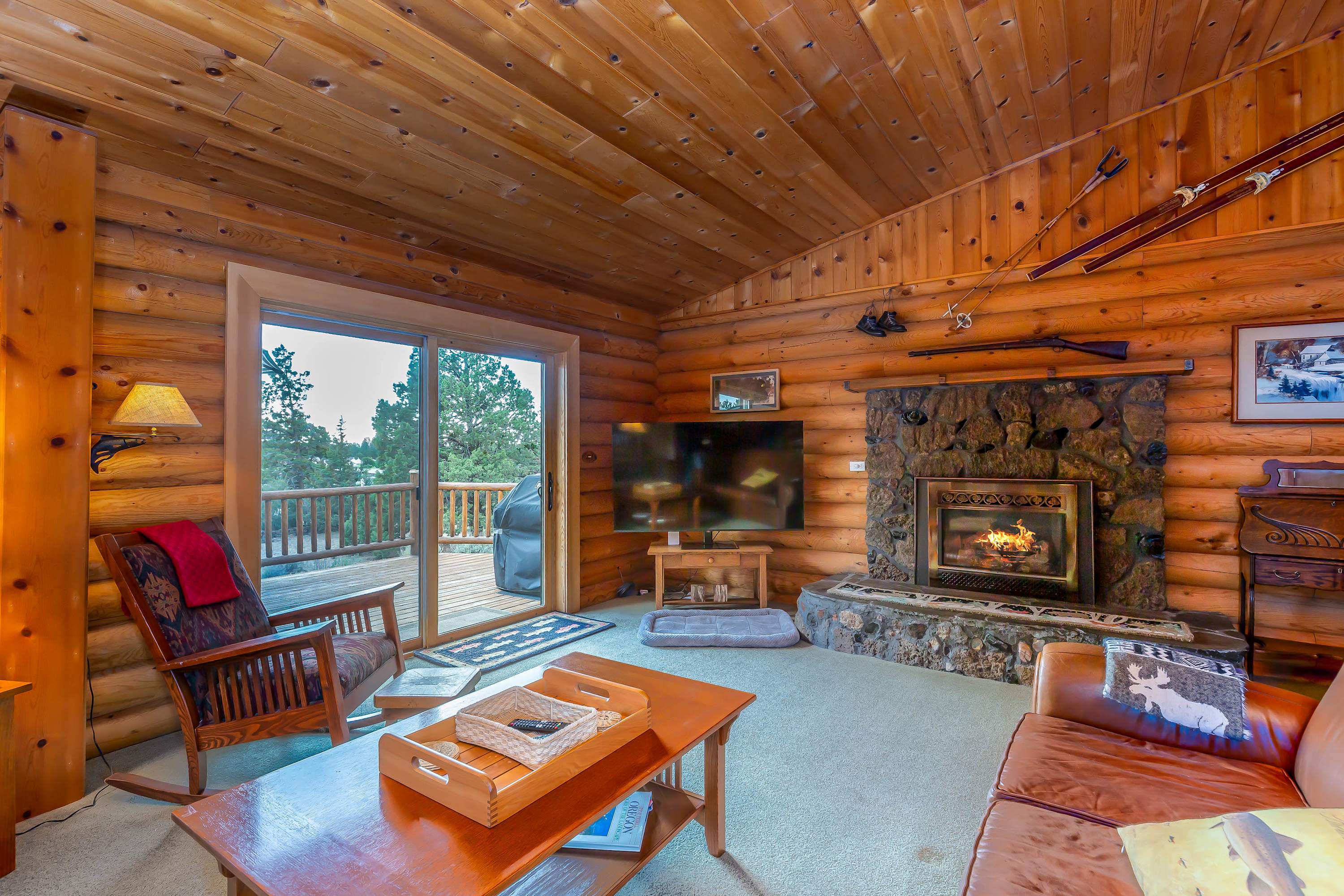 Cascade View Log Cabin Cozy Mountain Escape on over 2 Acres Dog Friendly in Bend, OR