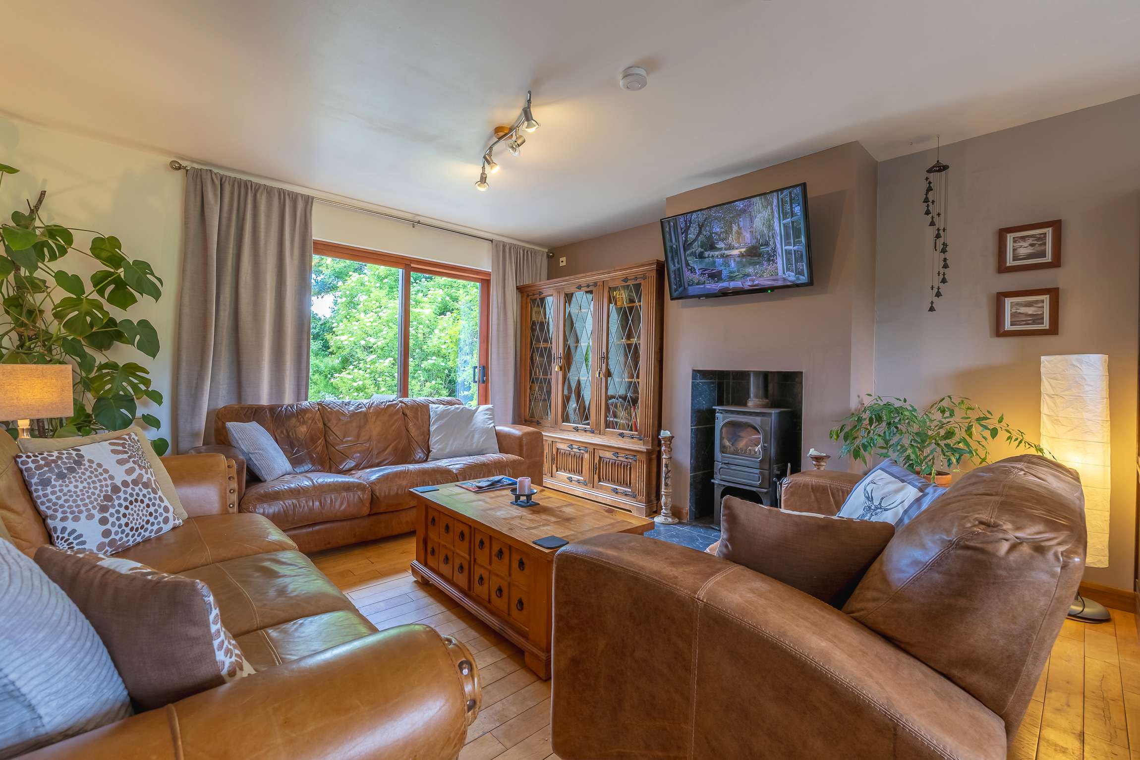 5-Bed Highland Lodge | NC500| Sleeps 10 in N/A IV17 0XN - Property image 8 - VivreStays