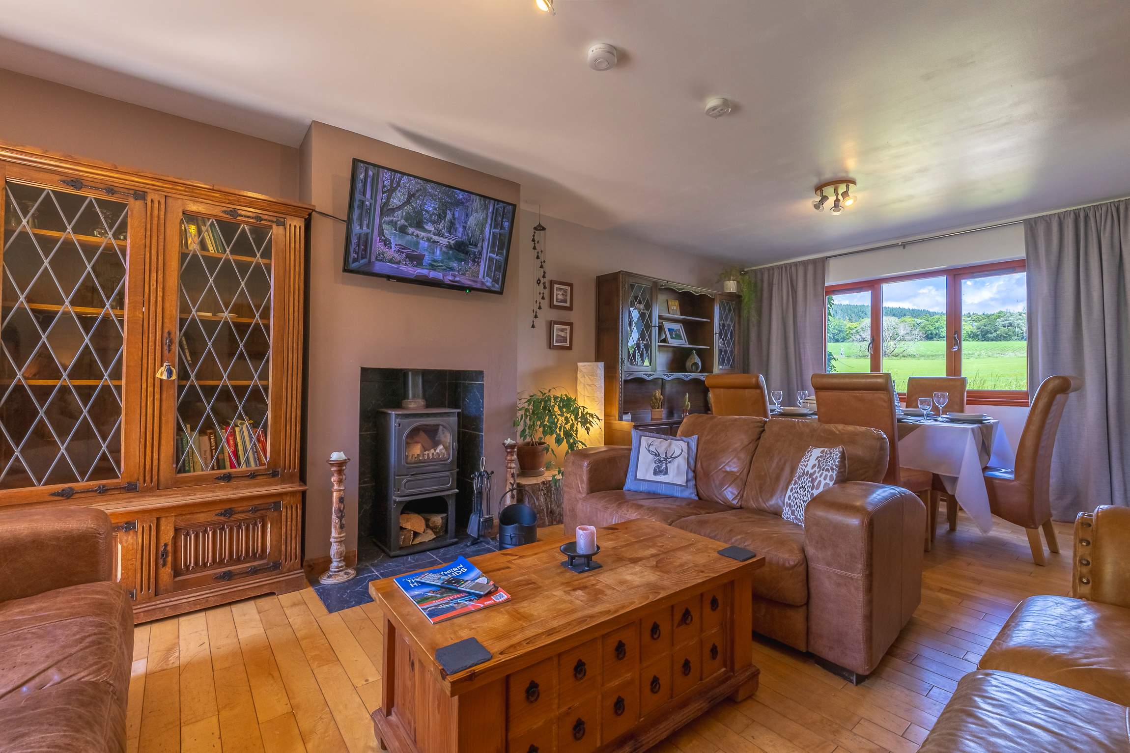 5-Bed Highland Lodge | NC500| Sleeps 10 in N/A IV17 0XN - Property image 10 - VivreStays