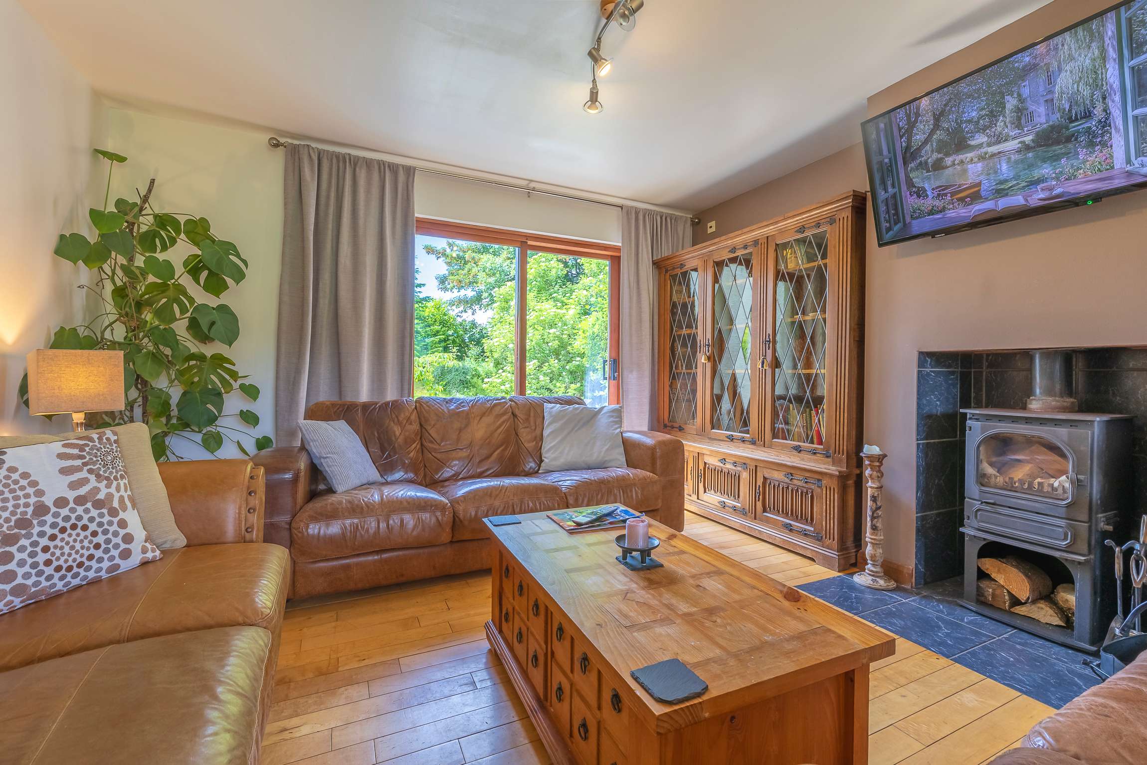 5-Bed Highland Lodge | NC500| Sleeps 10 serviced apartment - UK - VivreStays