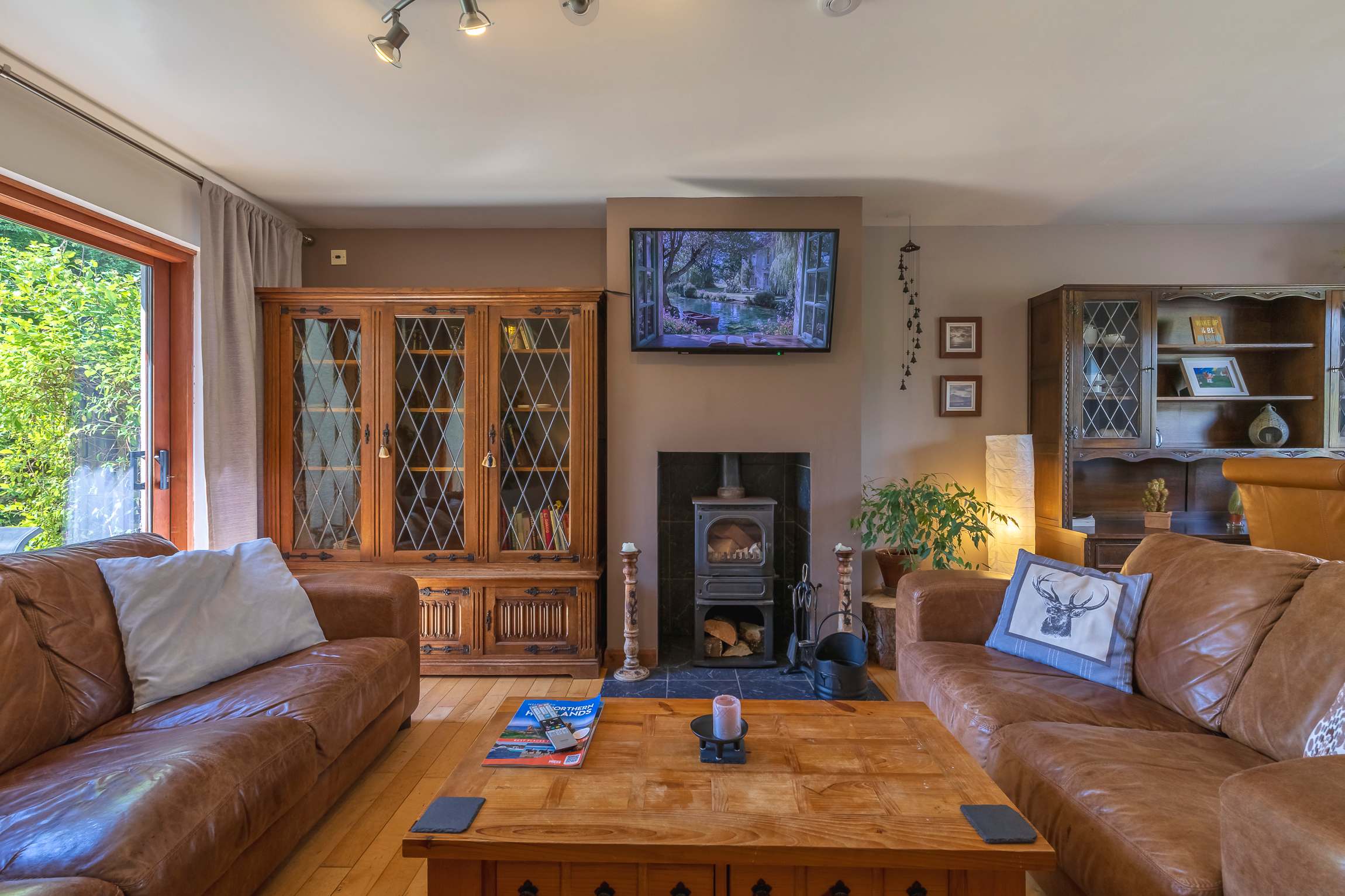 5-Bed Highland Lodge | NC500| Sleeps 10 in N/A IV17 0XN - Property image 13 - VivreStays