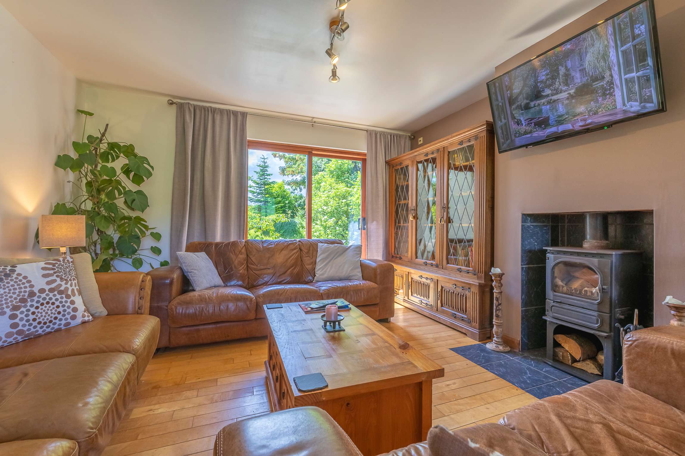 5-Bed Highland Lodge | NC500| Sleeps 10 in N/A IV17 0XN - Property image 14 - VivreStays