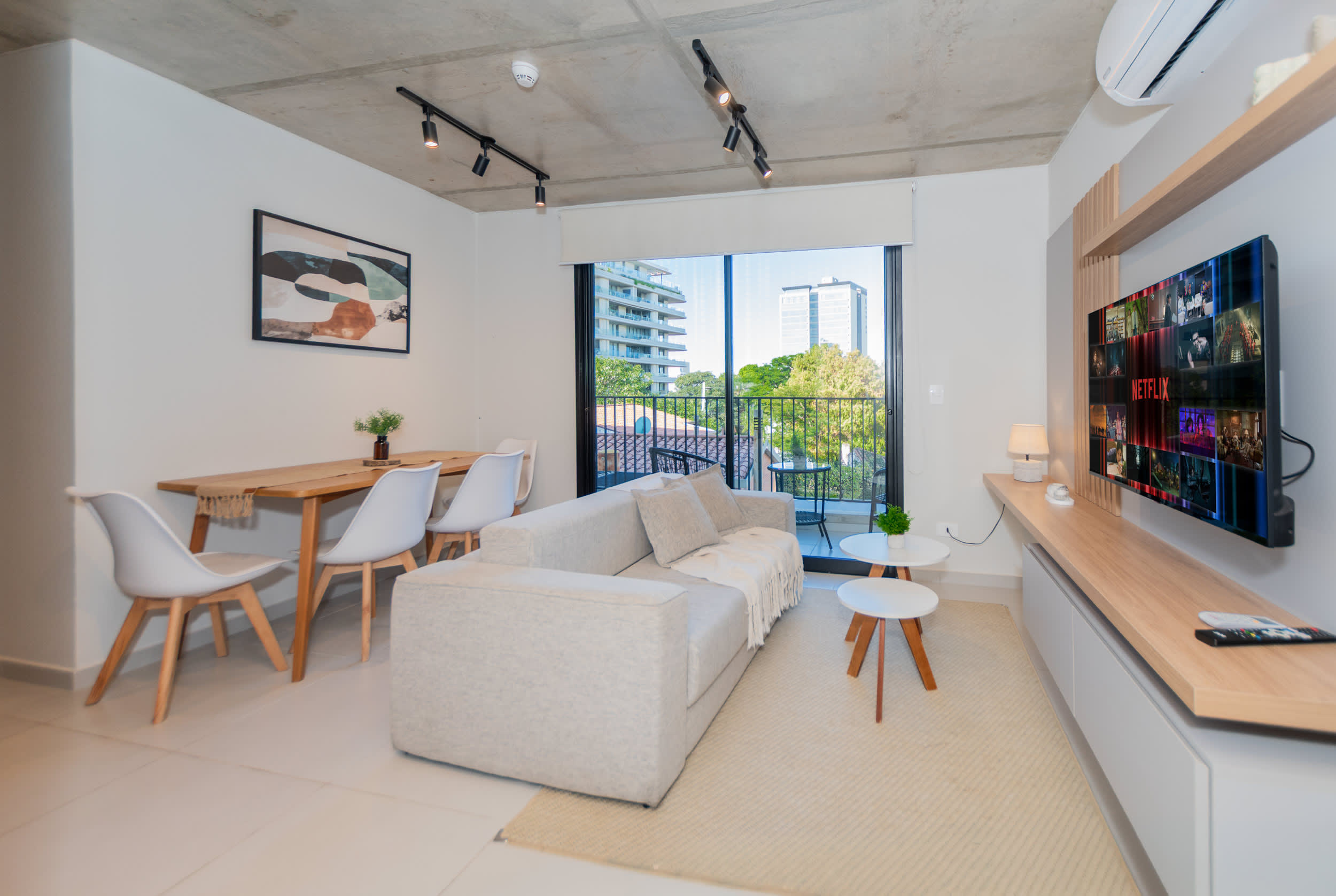 First del Sol, Modern One Bedroom in Las Lomas