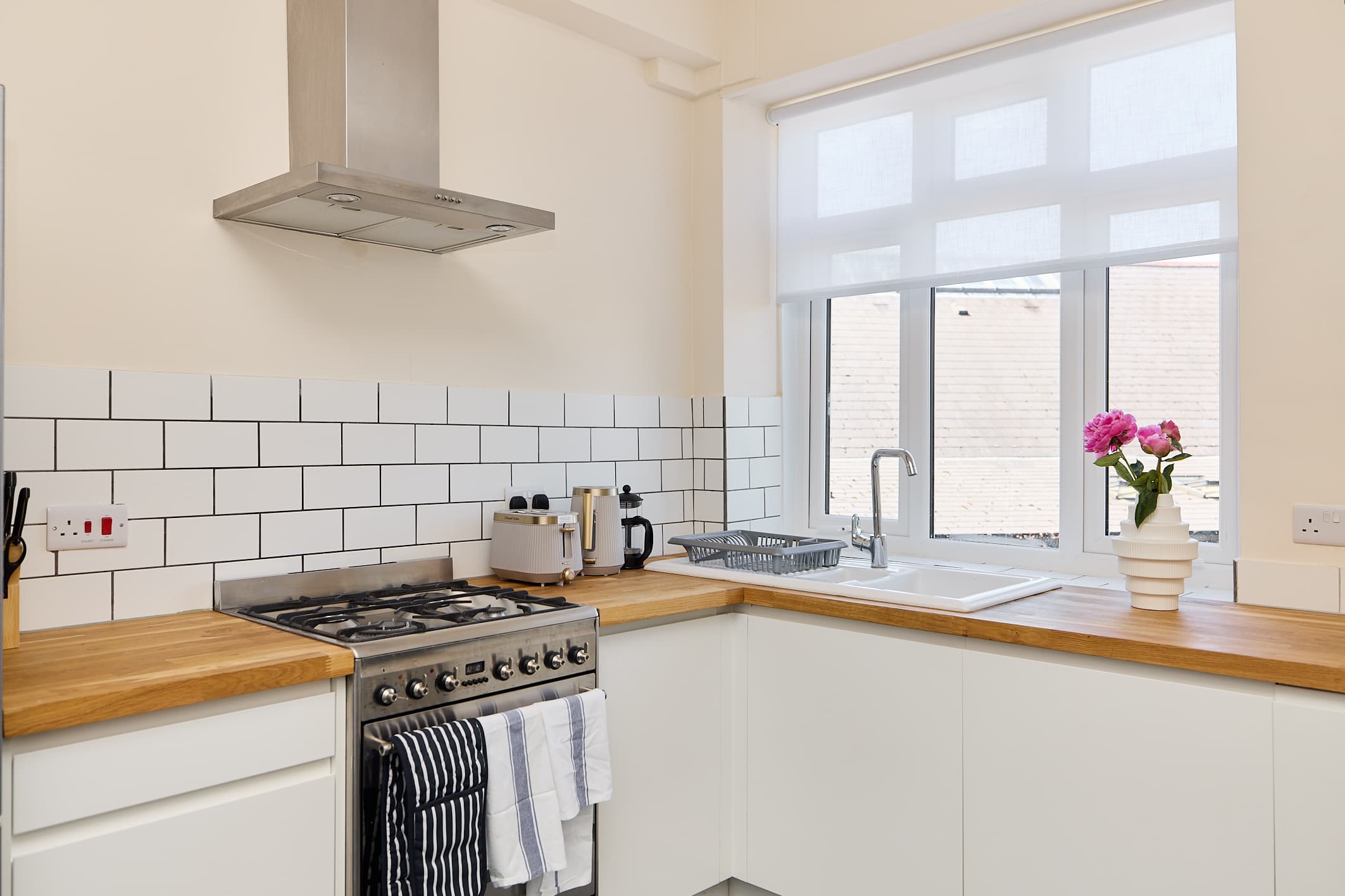 The Green Room on New Park in 17 New Park Court Brixton Hill SW2 1HS - Property image 5 - VivreStays
