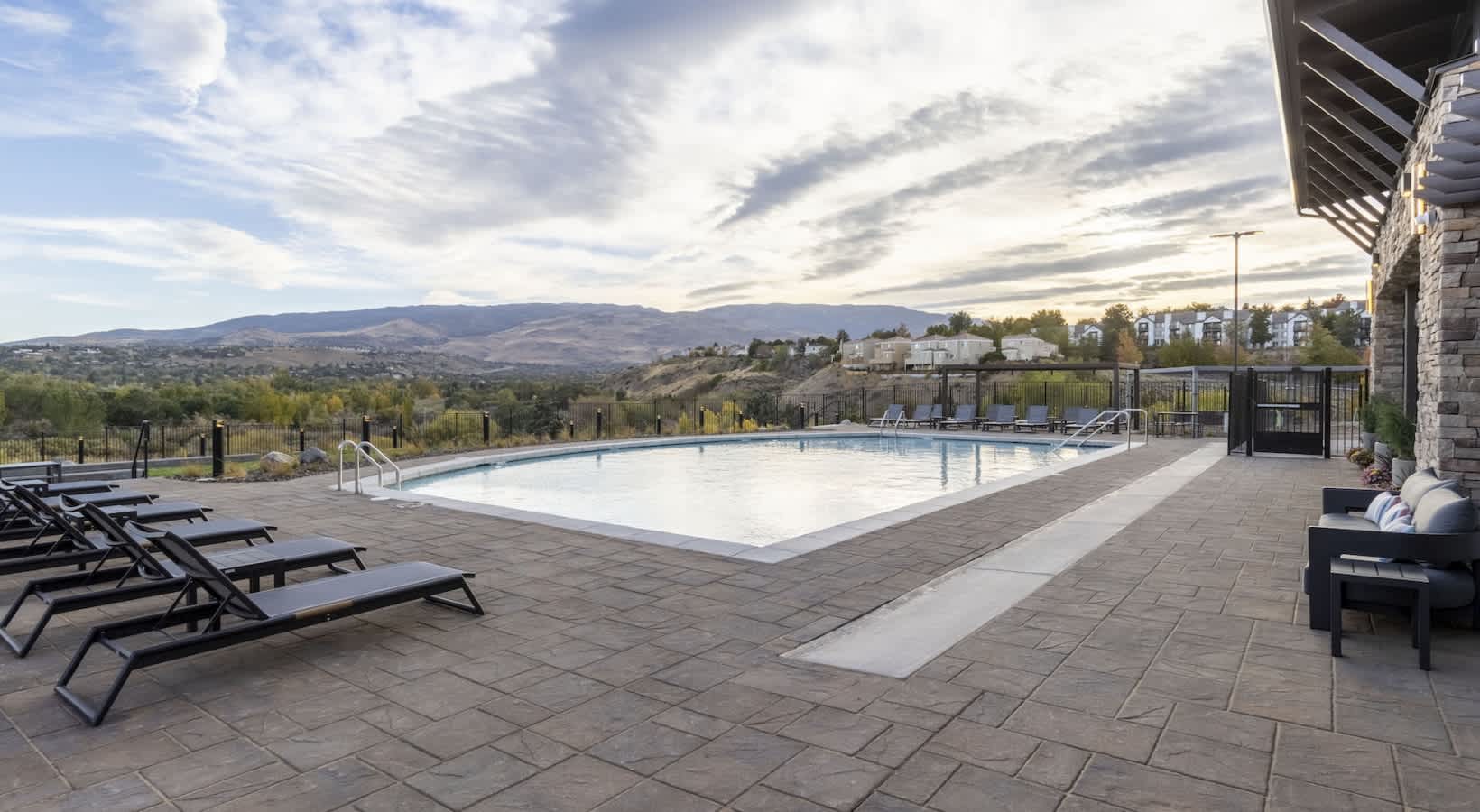 Brand New 2BR - 2 King Beds, Pool, Gym