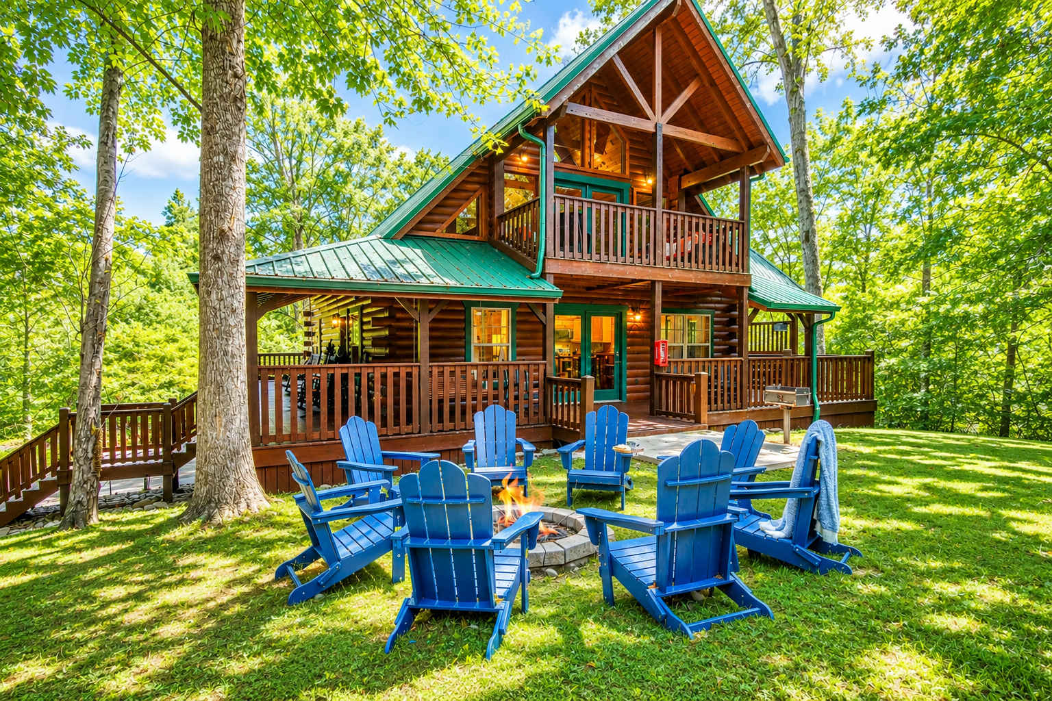Gatlinburg Getaway – Walk to Strip, Sleeps 16