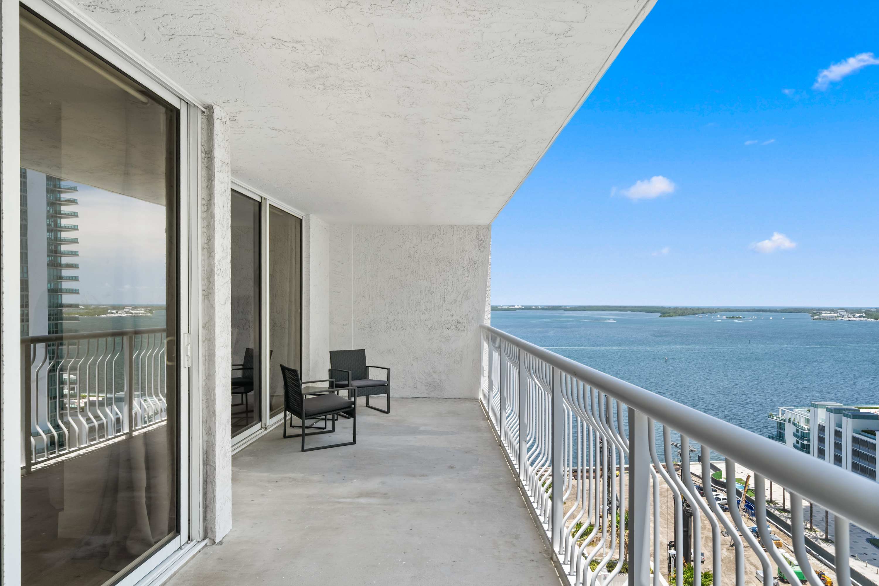 Luxury Brickell 1BR With City Views & Rooftop Pool