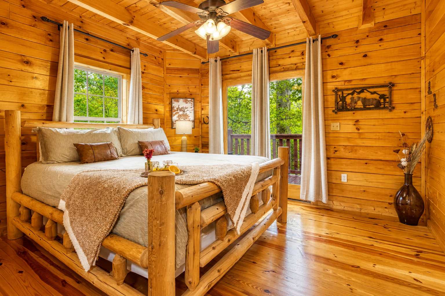 Gatlinburg Getaway – Walk to Strip, Sleeps 16