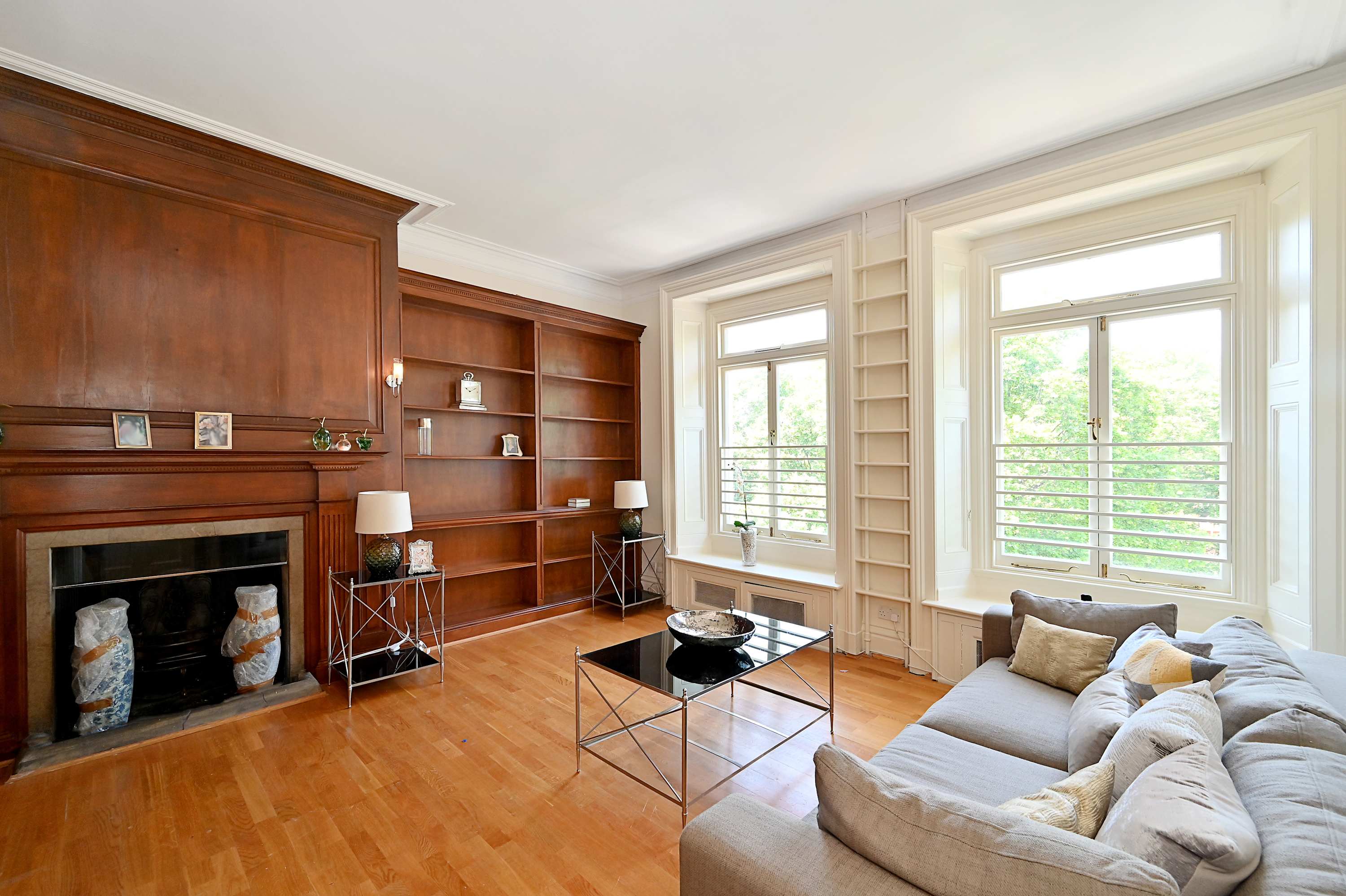 Walk to Harrods & Hyde Park in Minutes