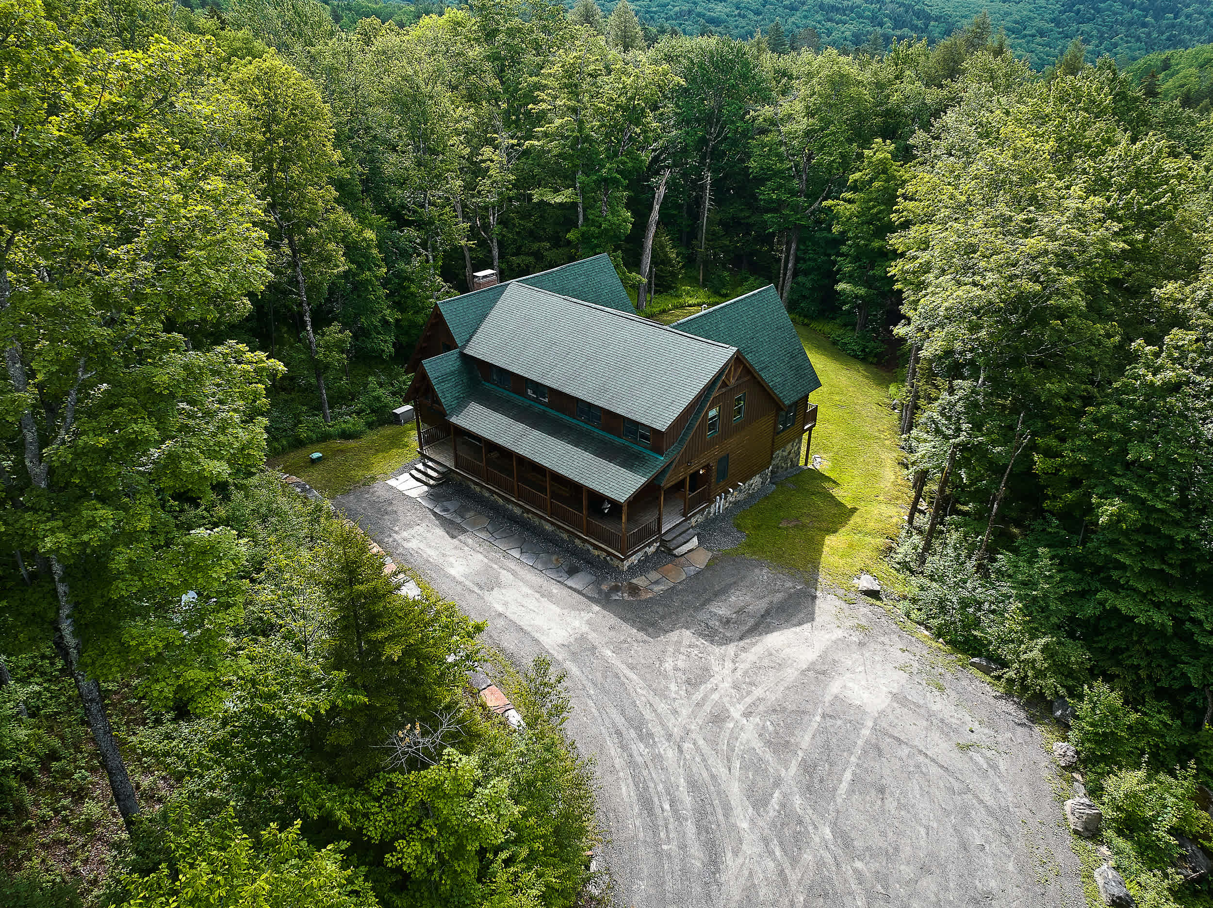 Cedar and Stone House Minutes from Mt Snow Hermitage | Photo 7