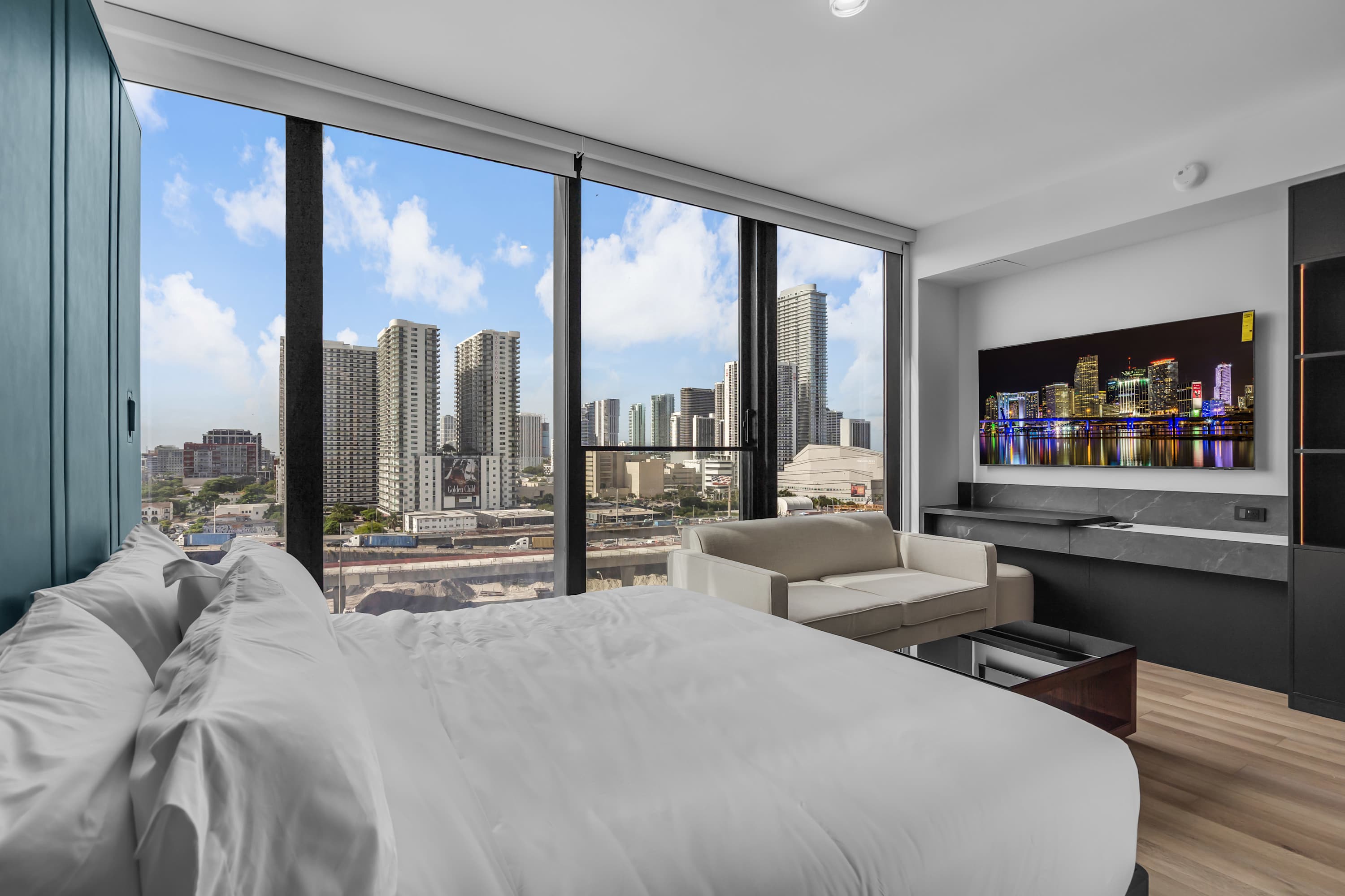 Recharge in the plush king-sized bed after a day spent exploring​