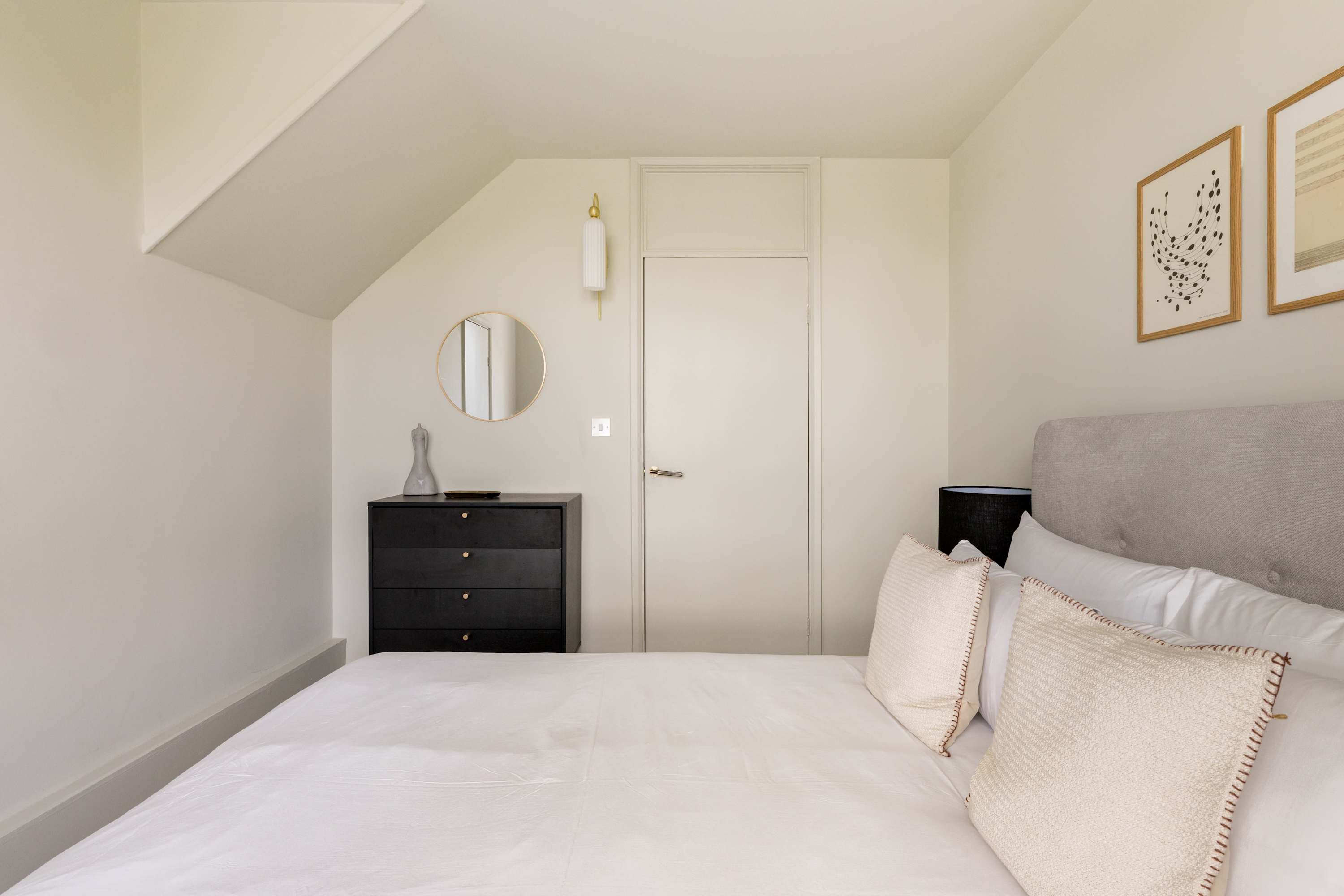Take Five on the Green in 65 Hathersage Court, Newington Green N1 4RF - Property image 12 - VivreStays