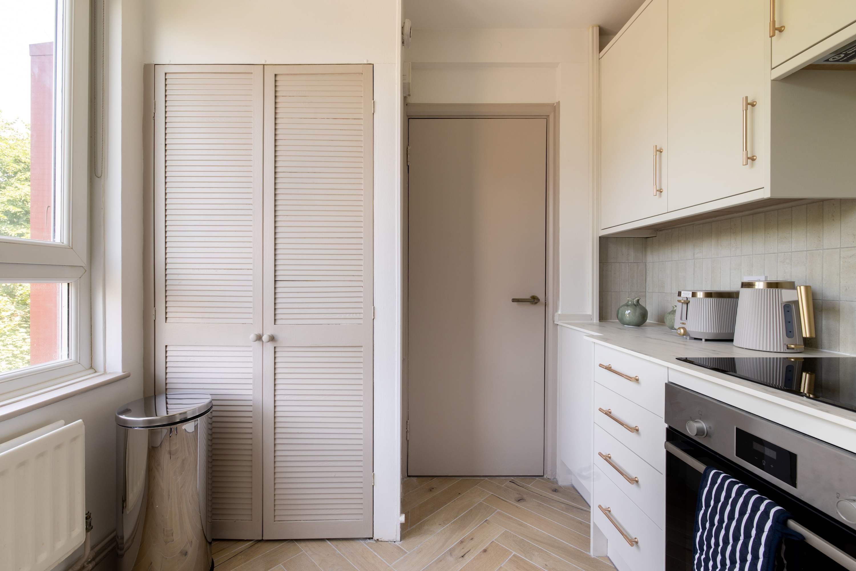 Take Five on the Green in 65 Hathersage Court, Newington Green N1 4RF - Property image 9 - VivreStays
