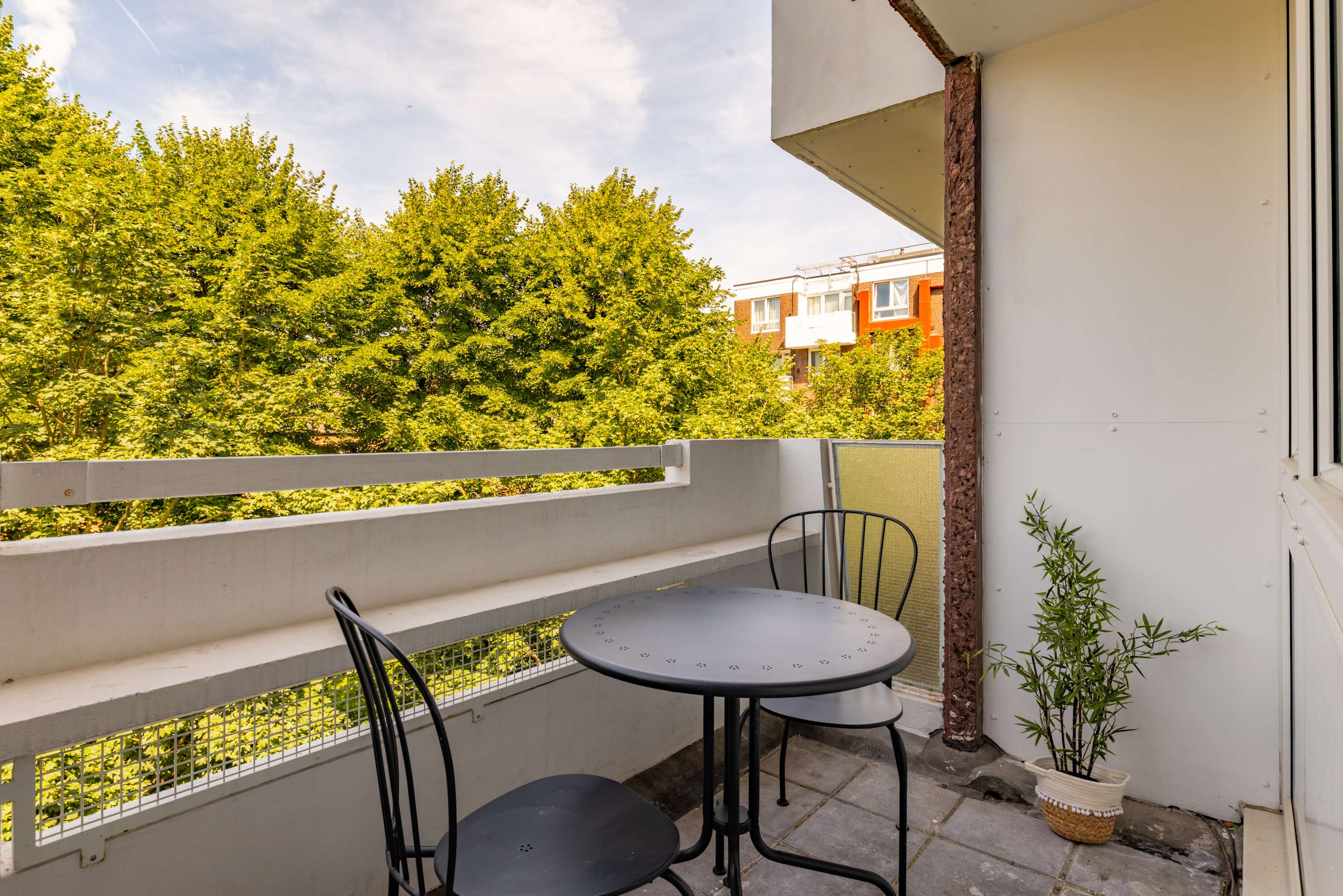 Take Five on the Green in 65 Hathersage Court, Newington Green N1 4RF - Property image 25 - VivreStays