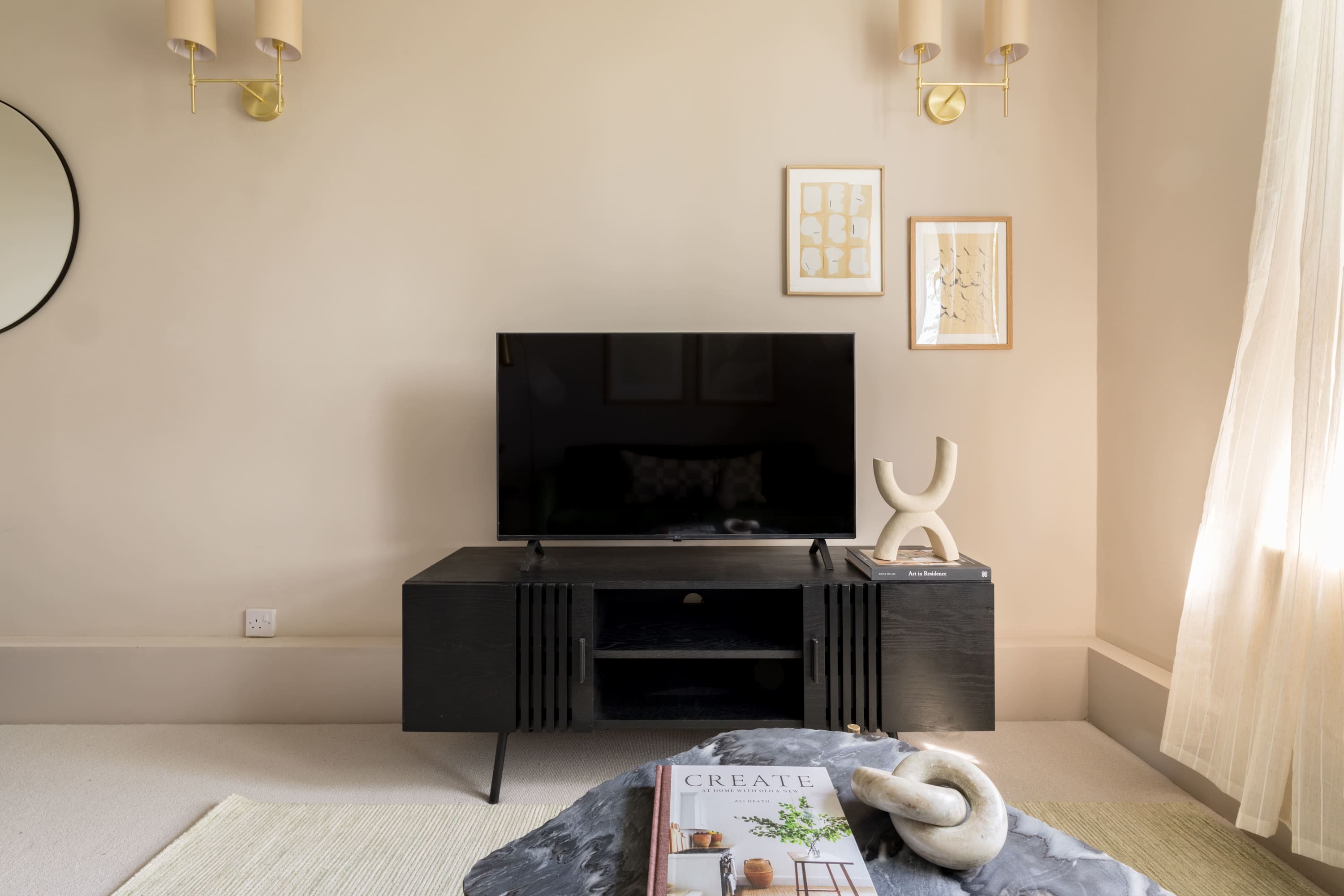 Take Five on the Green in 65 Hathersage Court, Newington Green N1 4RF - Property image 5 - VivreStays