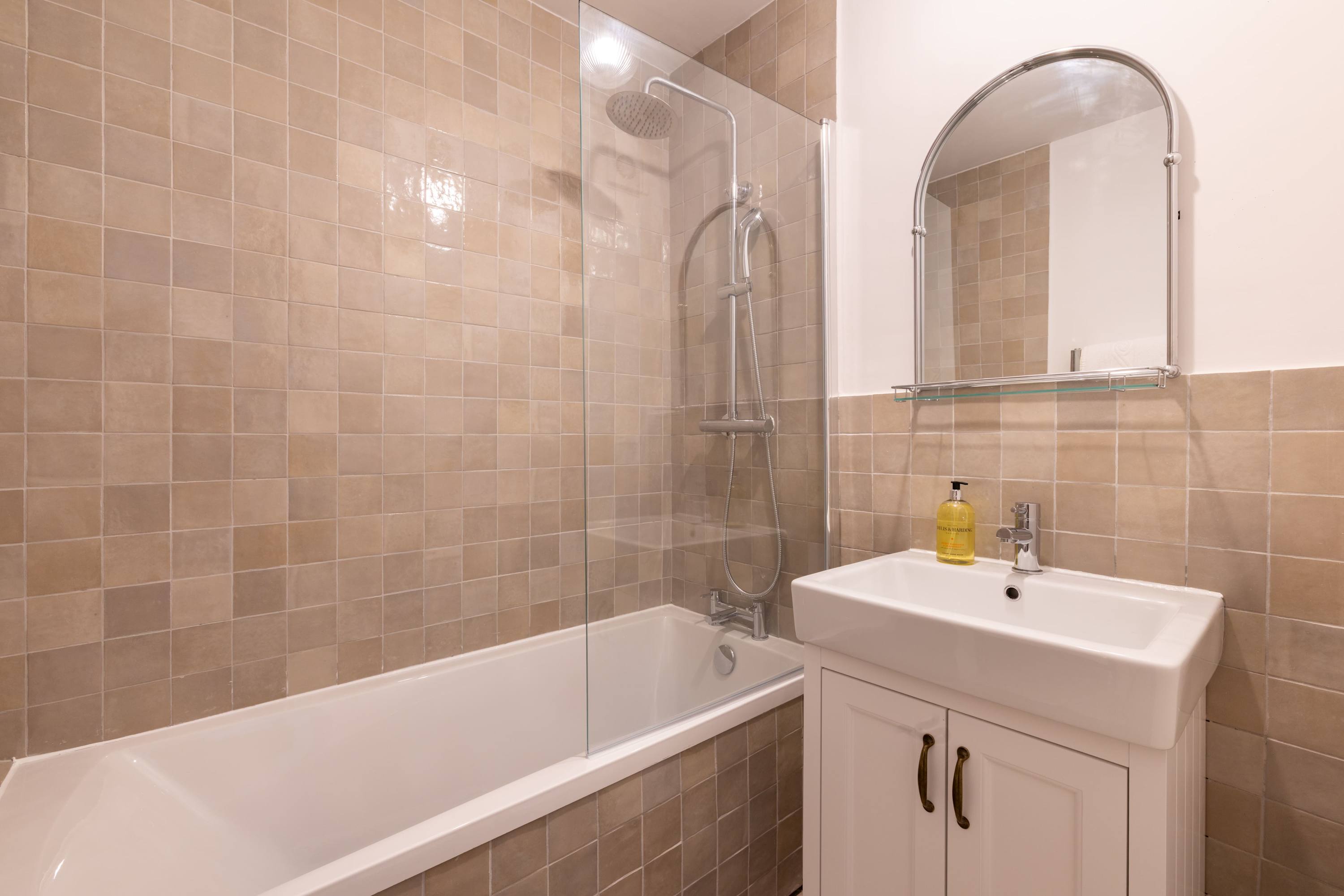 Take Five on the Green in 65 Hathersage Court, Newington Green N1 4RF - Property image 22 - VivreStays