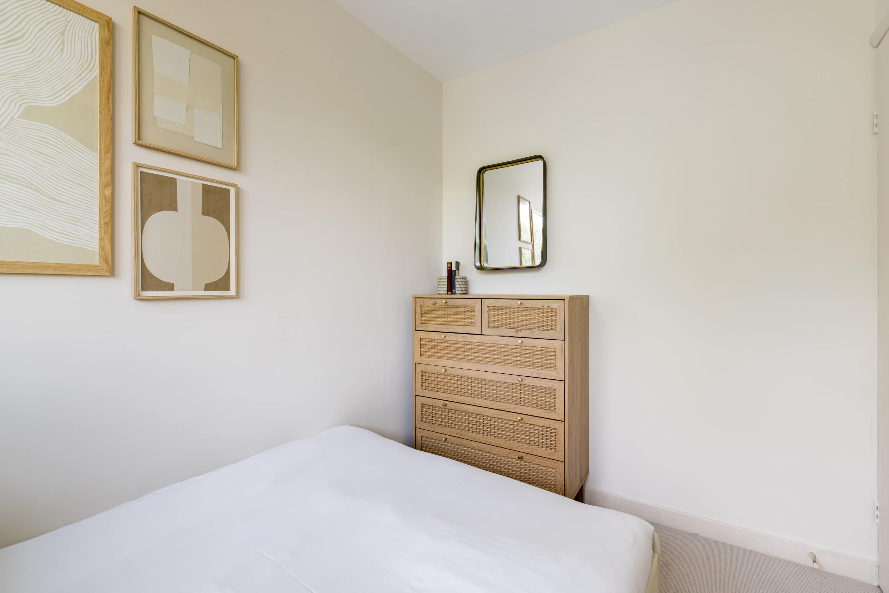 Take Five on the Green in 65 Hathersage Court, Newington Green N1 4RF - Property image 18 - VivreStays