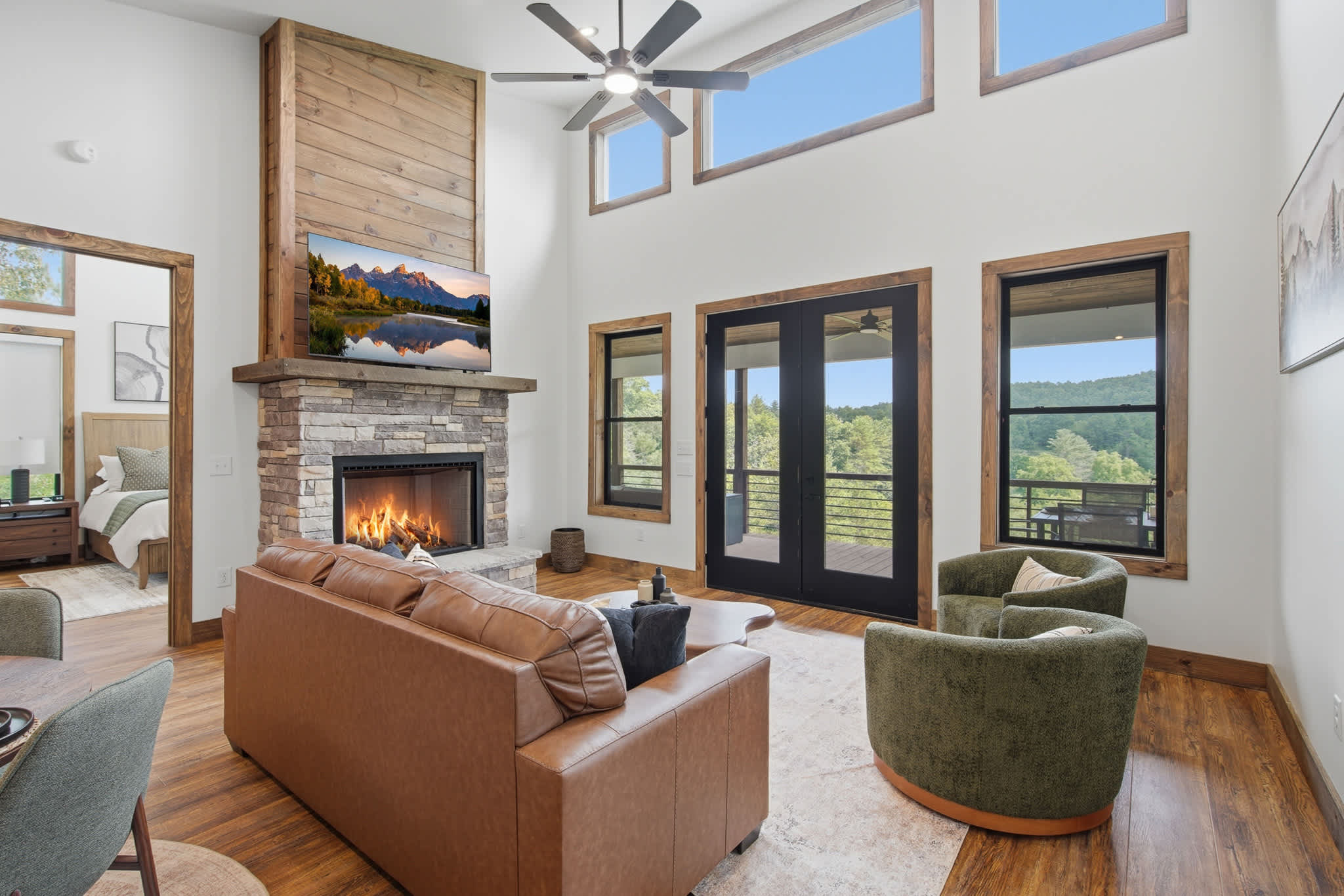 The Lodge at Walnut Peak - A refined retreat above the treetops of North Georgia