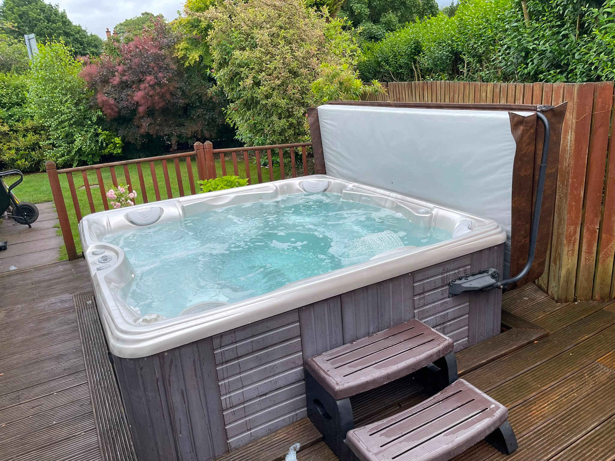 Corner View - Welcoming family home with hottub. in 12 Moore Drive G61 2QY - Property image 4 - VivreStays