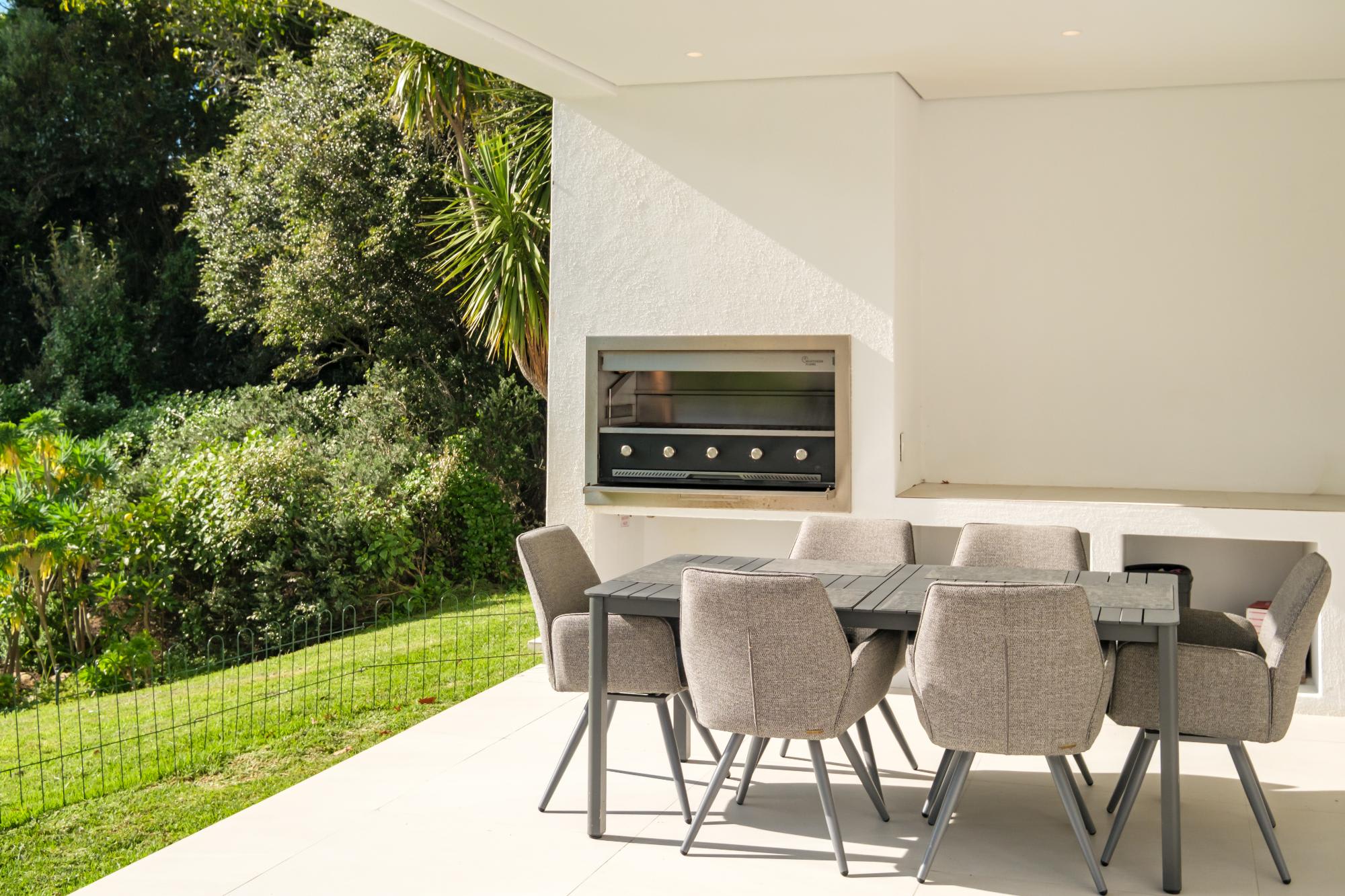 Luxury Constantia 5 Bed with Jacuzzi Villa Linea 5