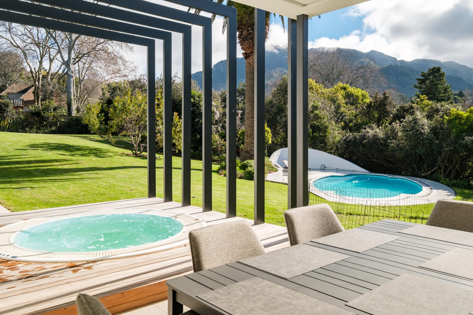 Luxury Constantia 5 Bed with Jacuzzi Villa Linea