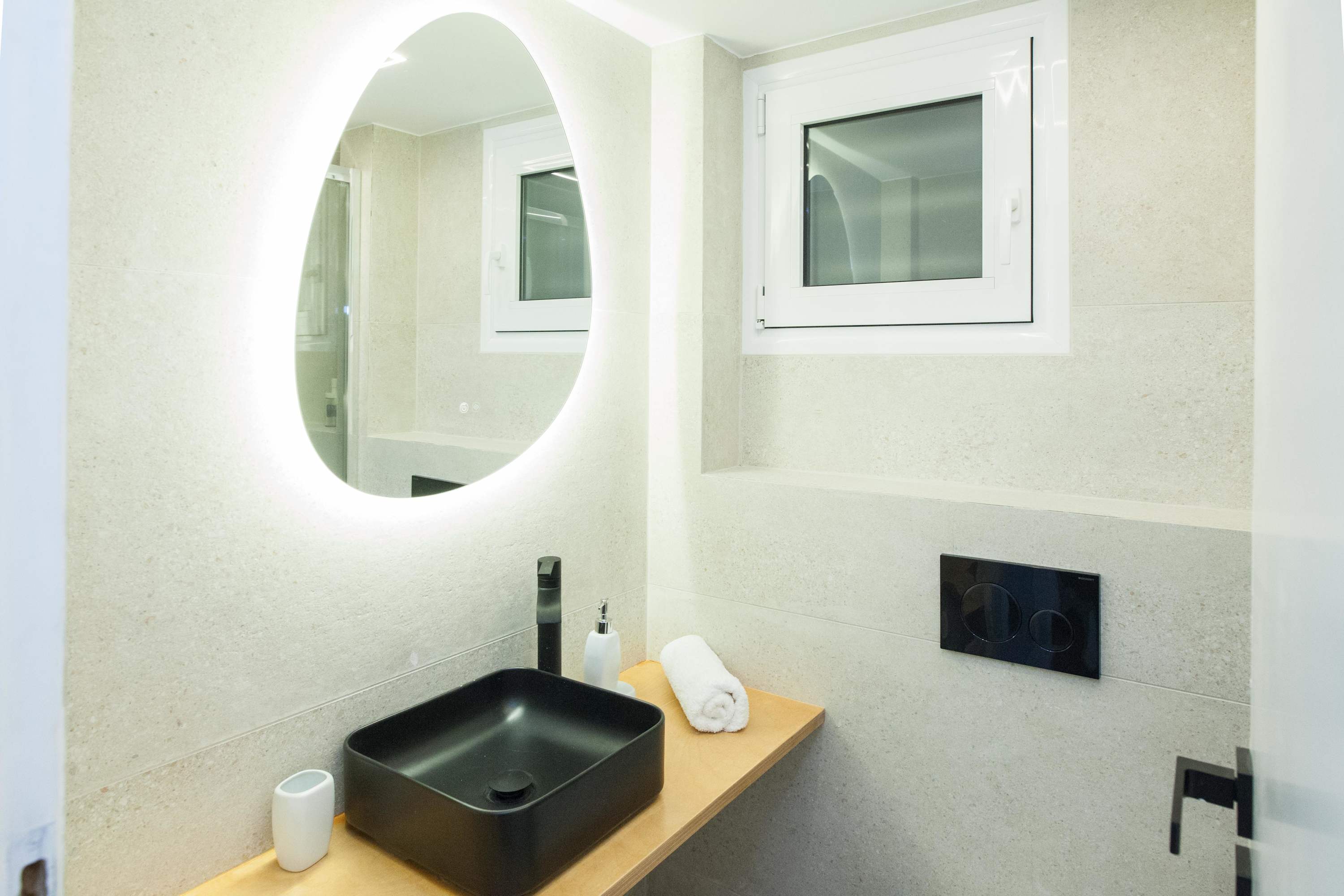 Urban 2 Bd Home in Vibrant Galatsi in Athens — photo 2